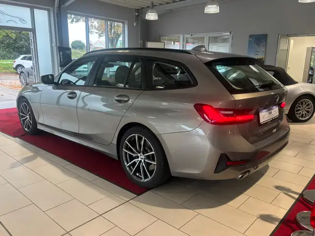 BMW 3 Series view 3