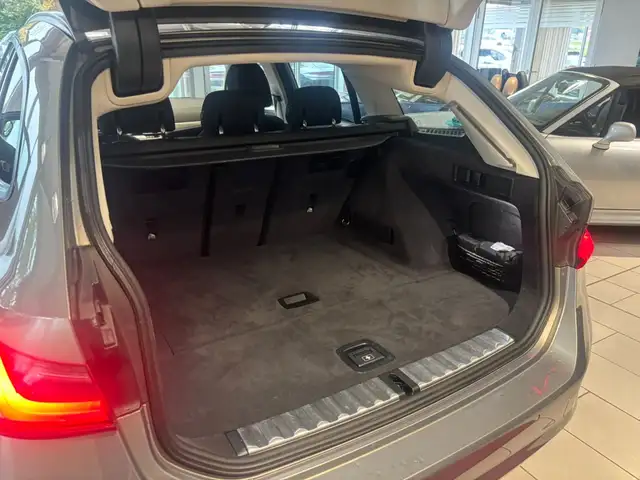 BMW 3 Series view 12
