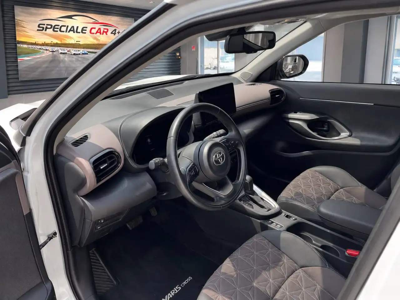 Toyota Yaris Cross 1.5h Lounge fwd 116cv e-cvt, миниатюра 8