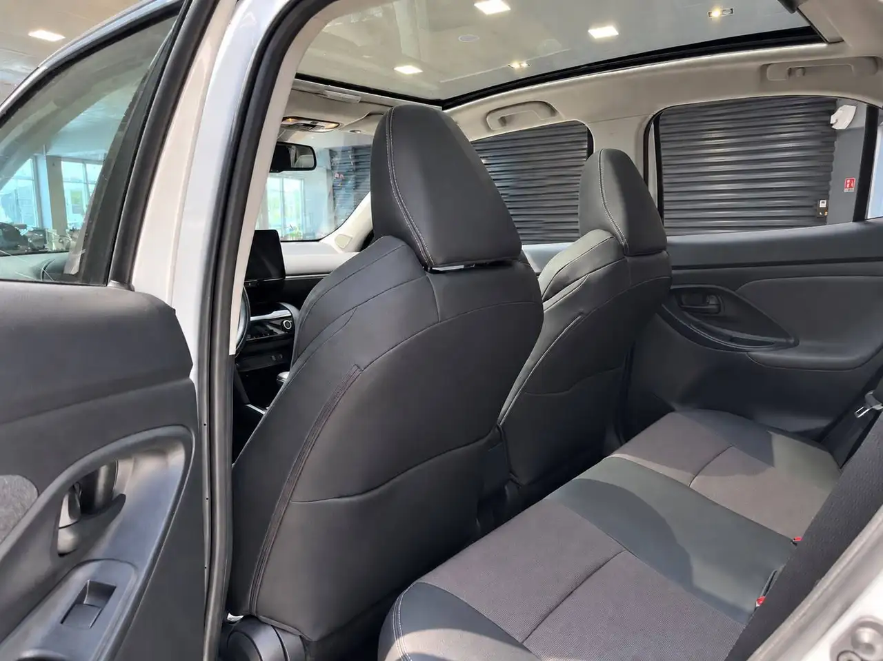 Toyota Yaris Cross 1.5h Lounge fwd 116cv e-cvt, миниатюра 10