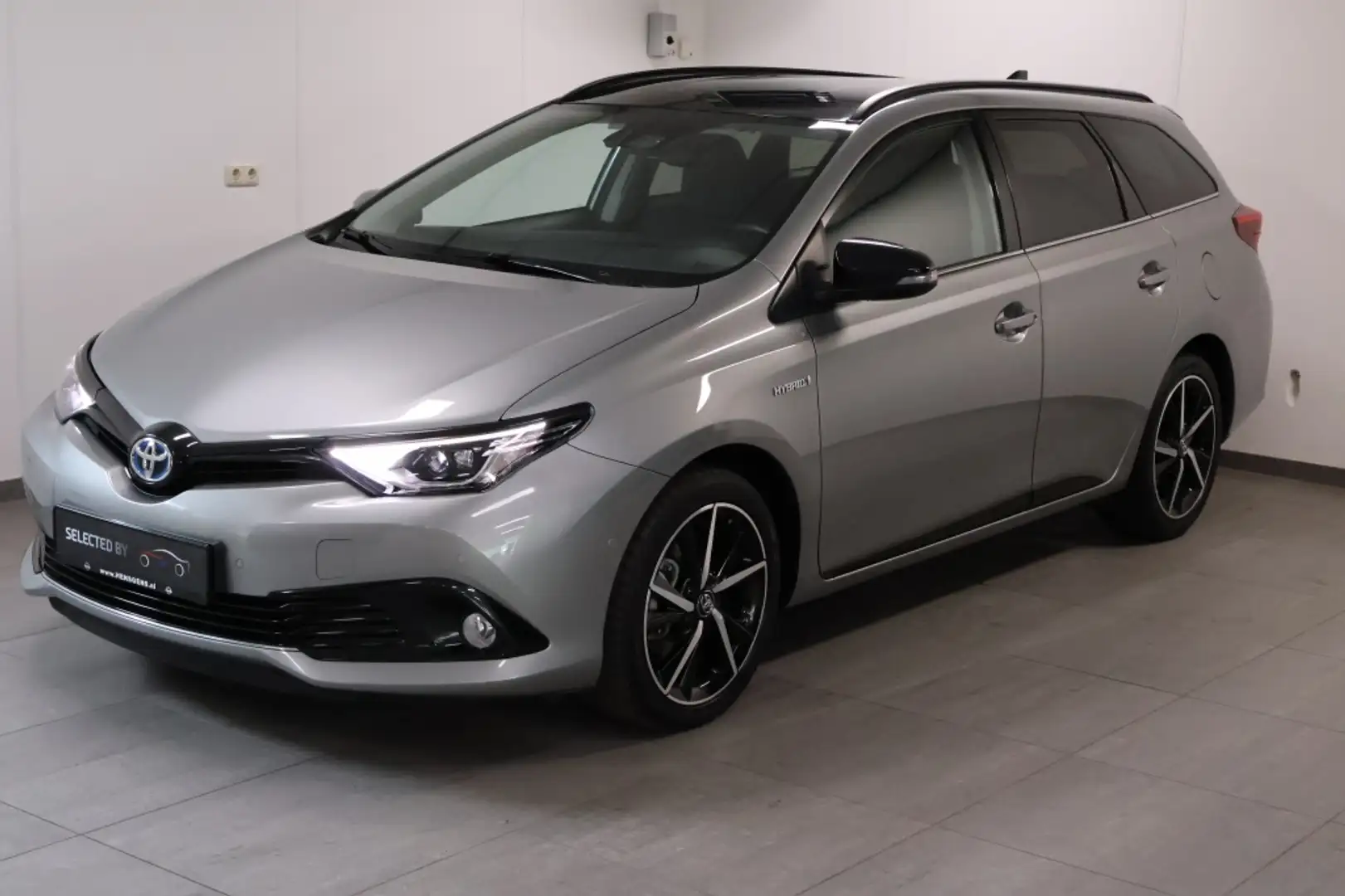 Toyota Auris TS 1.8 Hybrid TS Grijs - 1