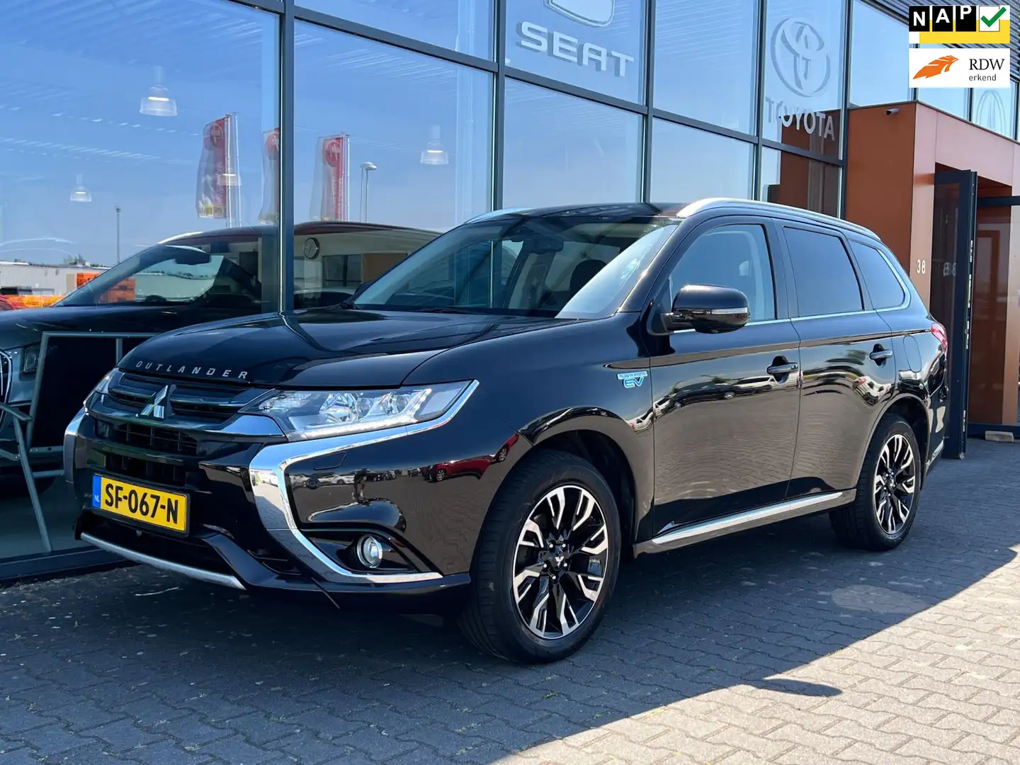 Mitsubishi Outlander 2.0 PHEV|360cam|Leer|Stoelverw|Navi|LED Zwart - 1