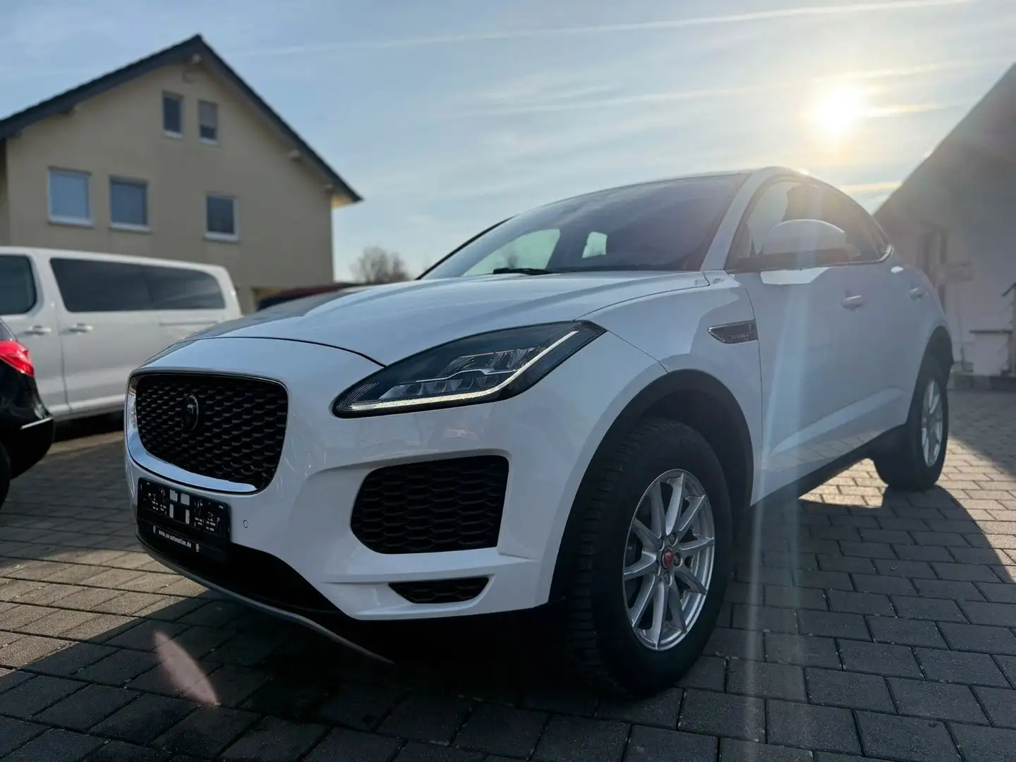 Jaguar E-Pace P200 AWD NAVI SHZ DIGTACHO AMBIENT LED EH Blanc - 2