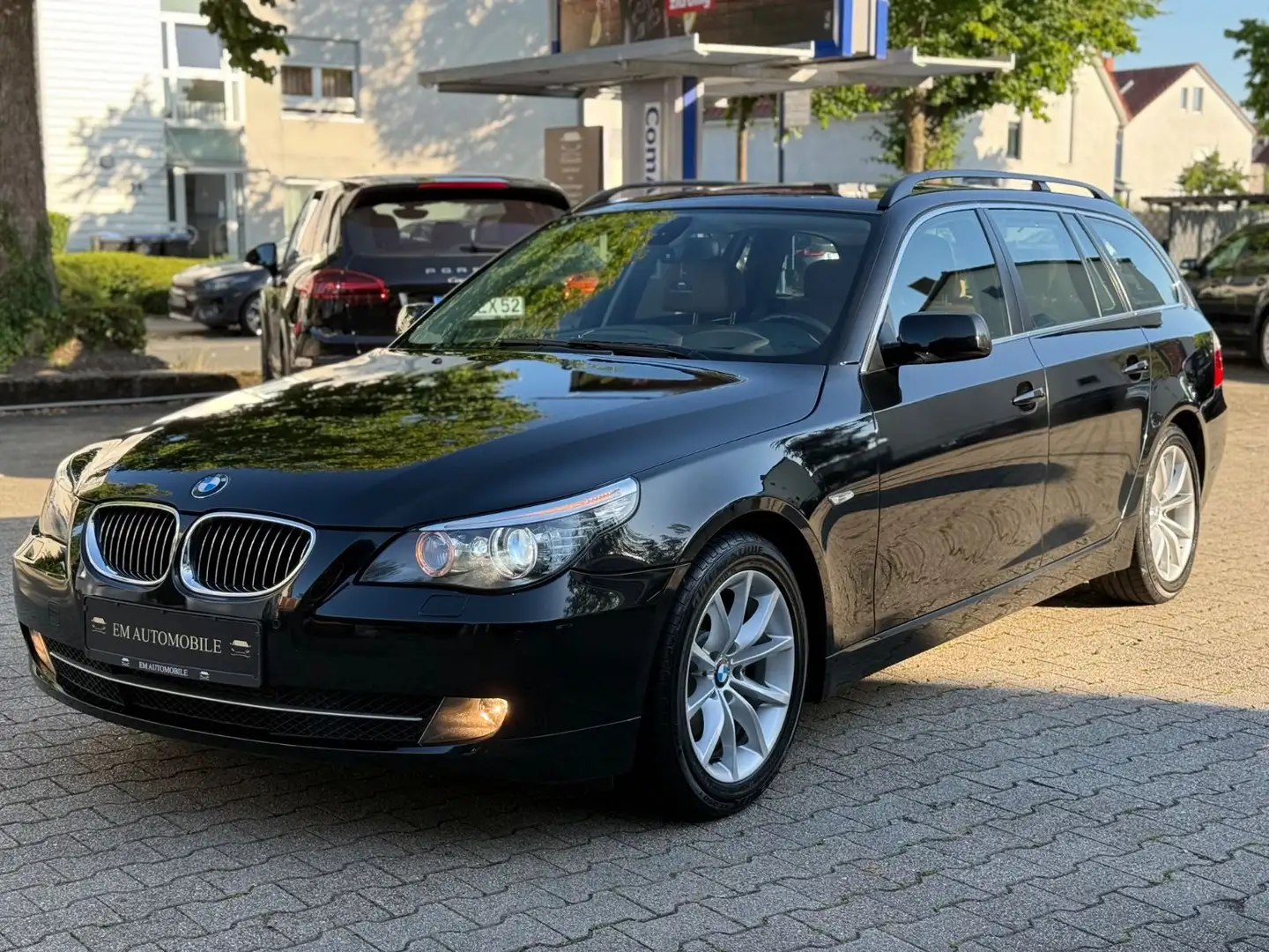 BMW 530 d*2.Hand*Scheckheft*154TKM*Sehr Gepflegt*AHK* Noir - 2