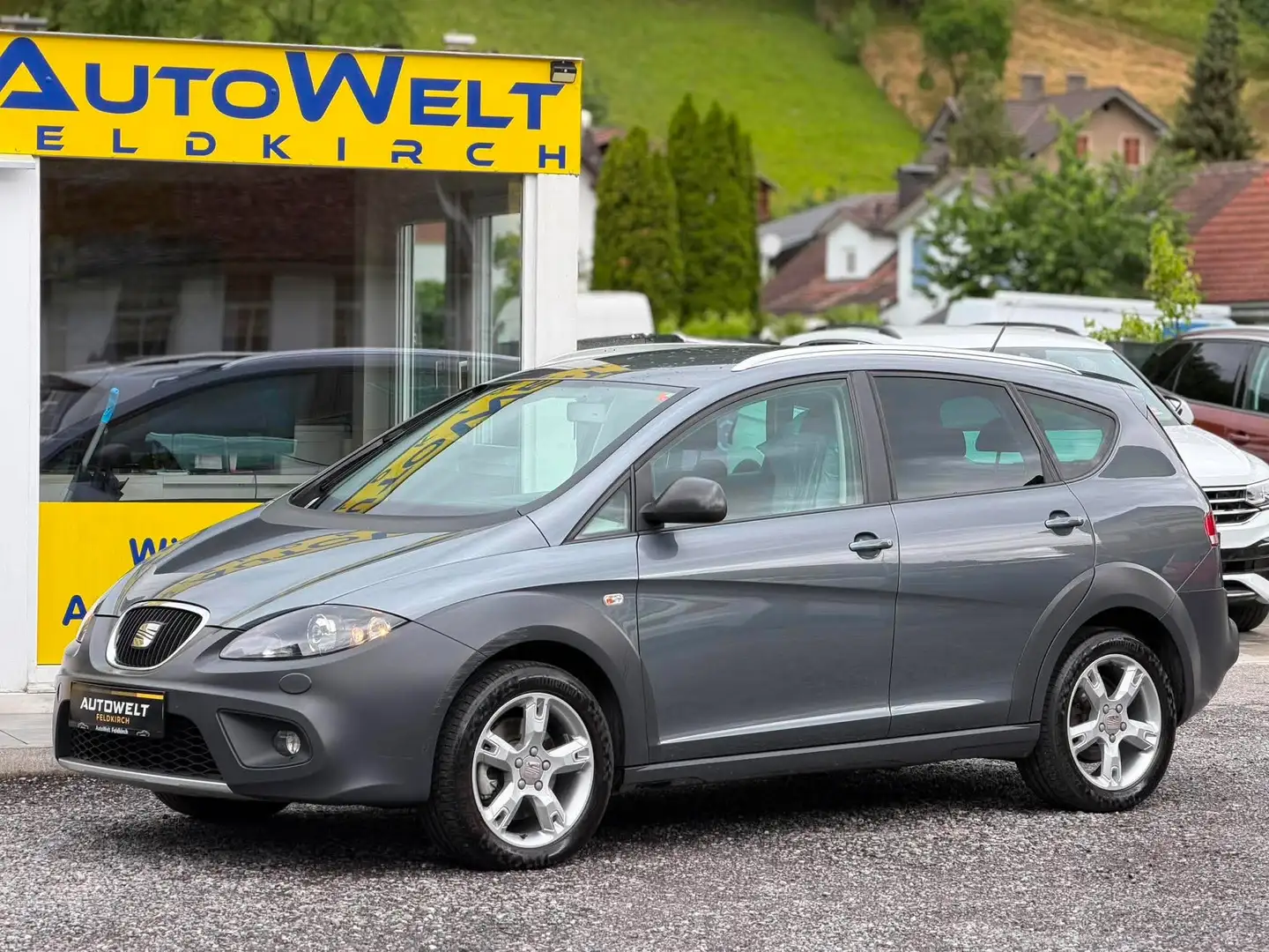 SEAT Altea XL Freetrack 4X4 ALLRAD *ERSTBESITZ *AHK *NAVI Grau - 1