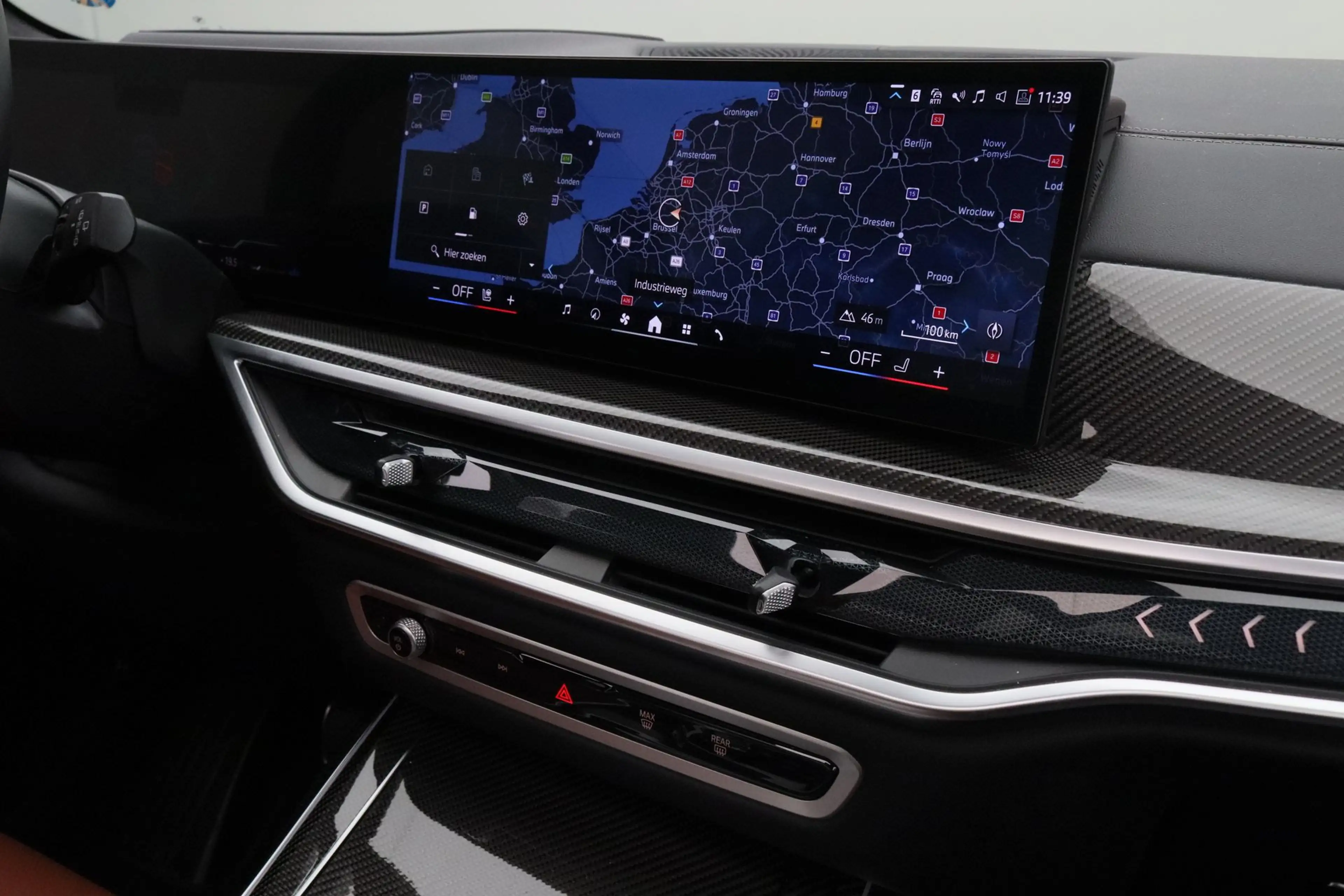 BMW X7 xDrive40i — photo 13