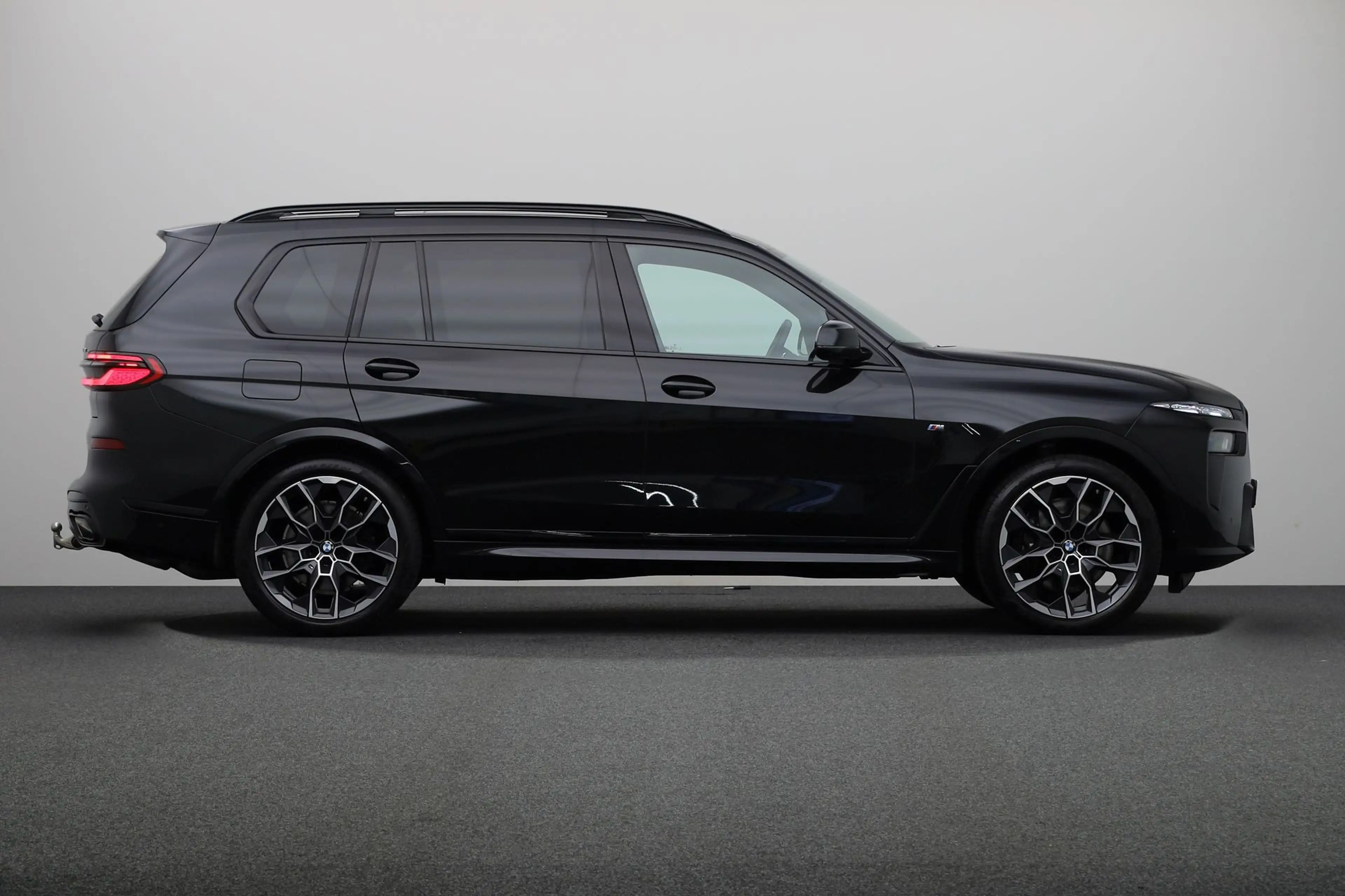 BMW X7 xDrive40i — photo 8