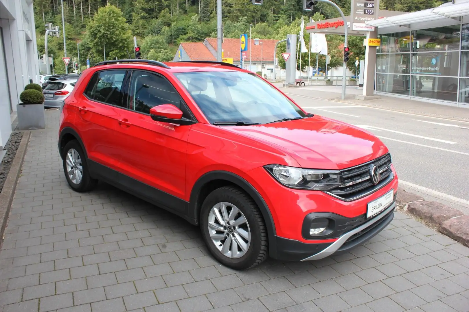 Volkswagen T-Cross Life 1.5 TSI DSG Klima,Navi,PDC,SHZ,ACC Rot - 2