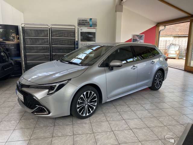 Imagine Toyota Corolla 1.8 Hybrid Touring Sports Team D