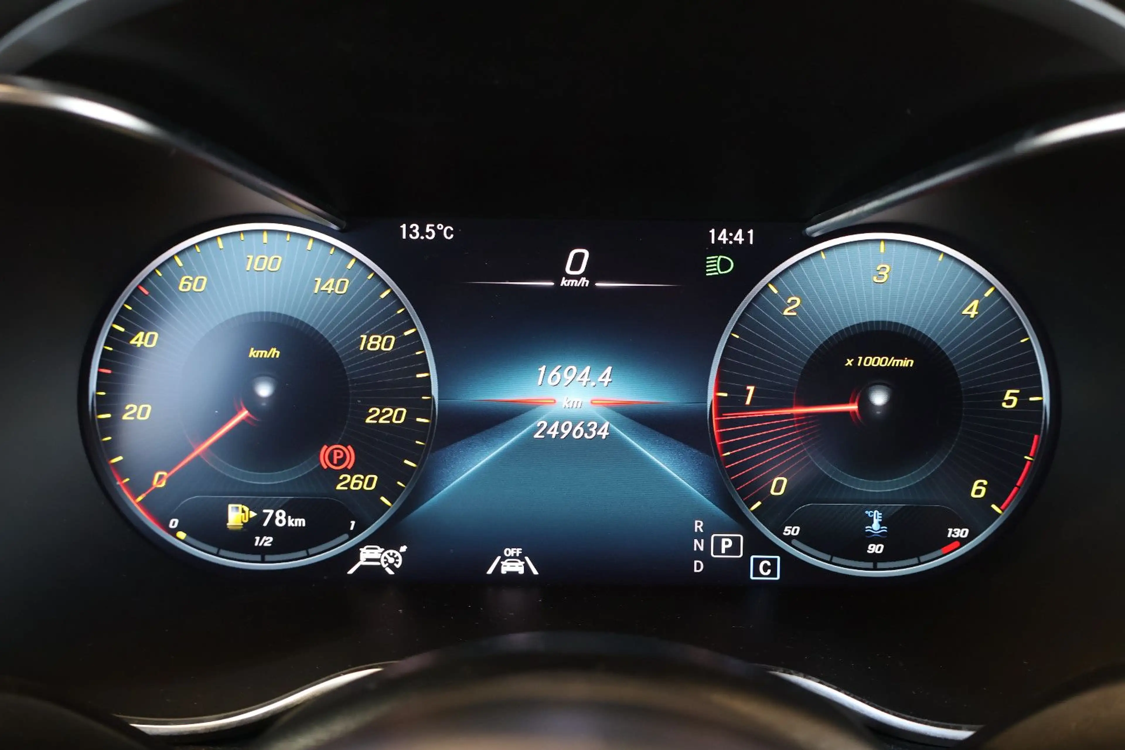 Mercedes-Benz C 220 T d AMG WIDE+HUD+DISTR.+KAM+LED+PANO+18" — photo 8