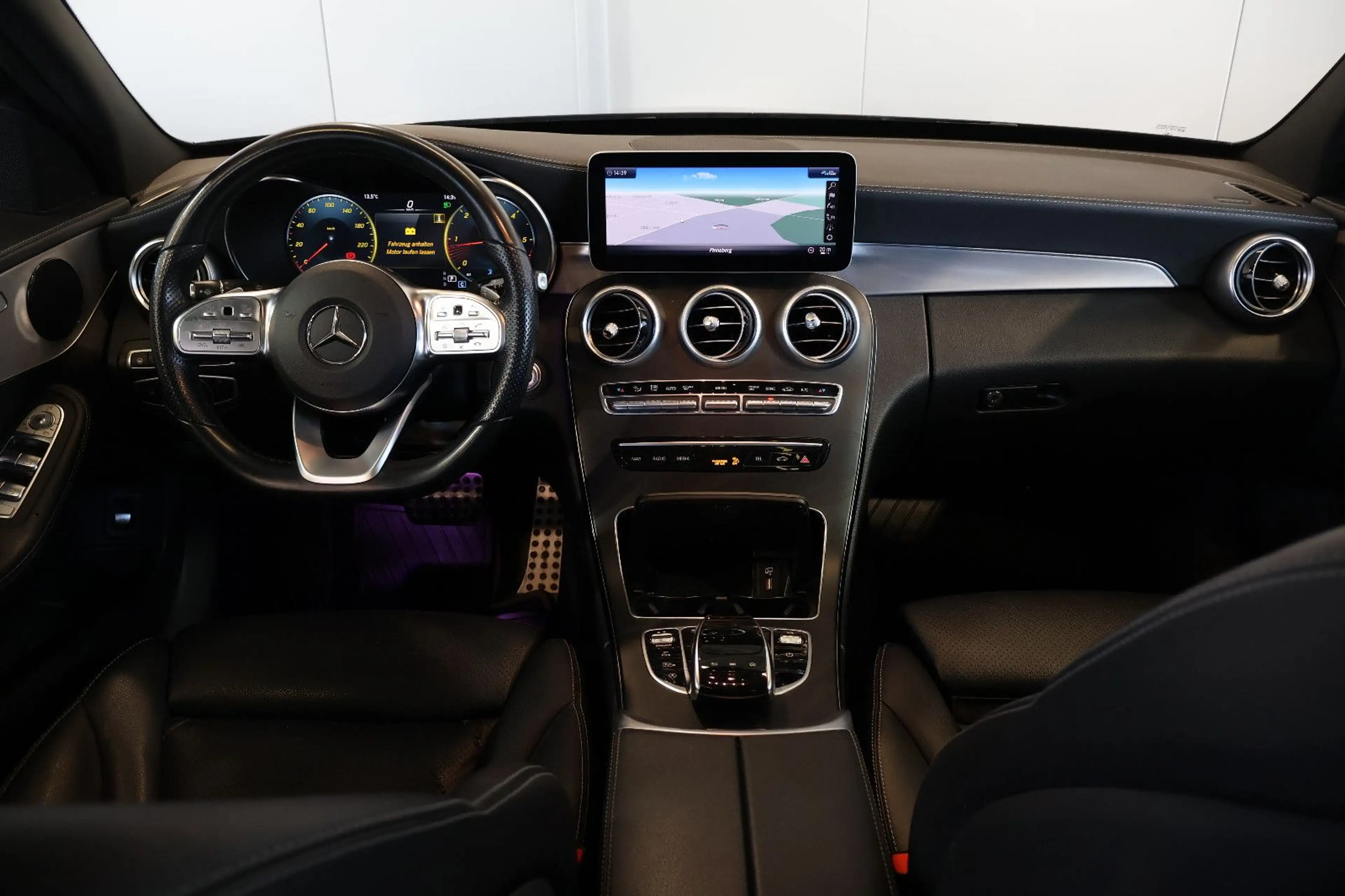 Mercedes-Benz C 220 T d AMG WIDE+HUD+DISTR.+KAM+LED+PANO+18" — photo 7