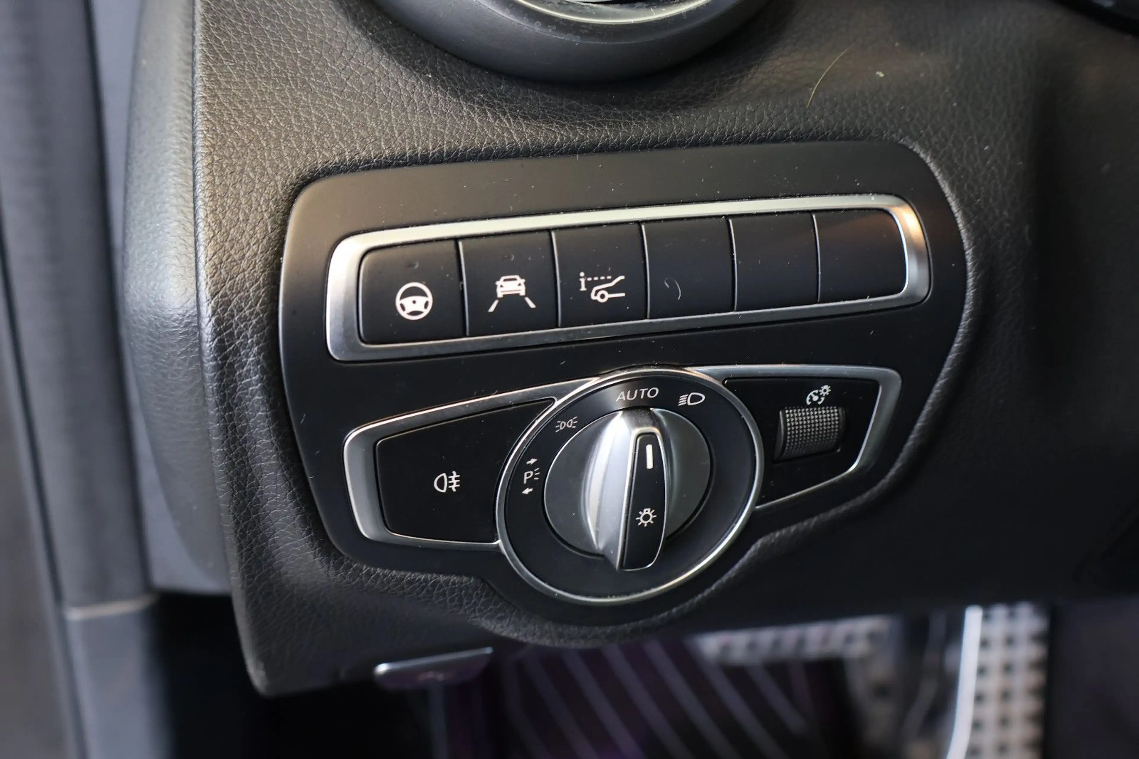 Mercedes-Benz C 220 T d AMG WIDE+HUD+DISTR.+KAM+LED+PANO+18" — photo 12