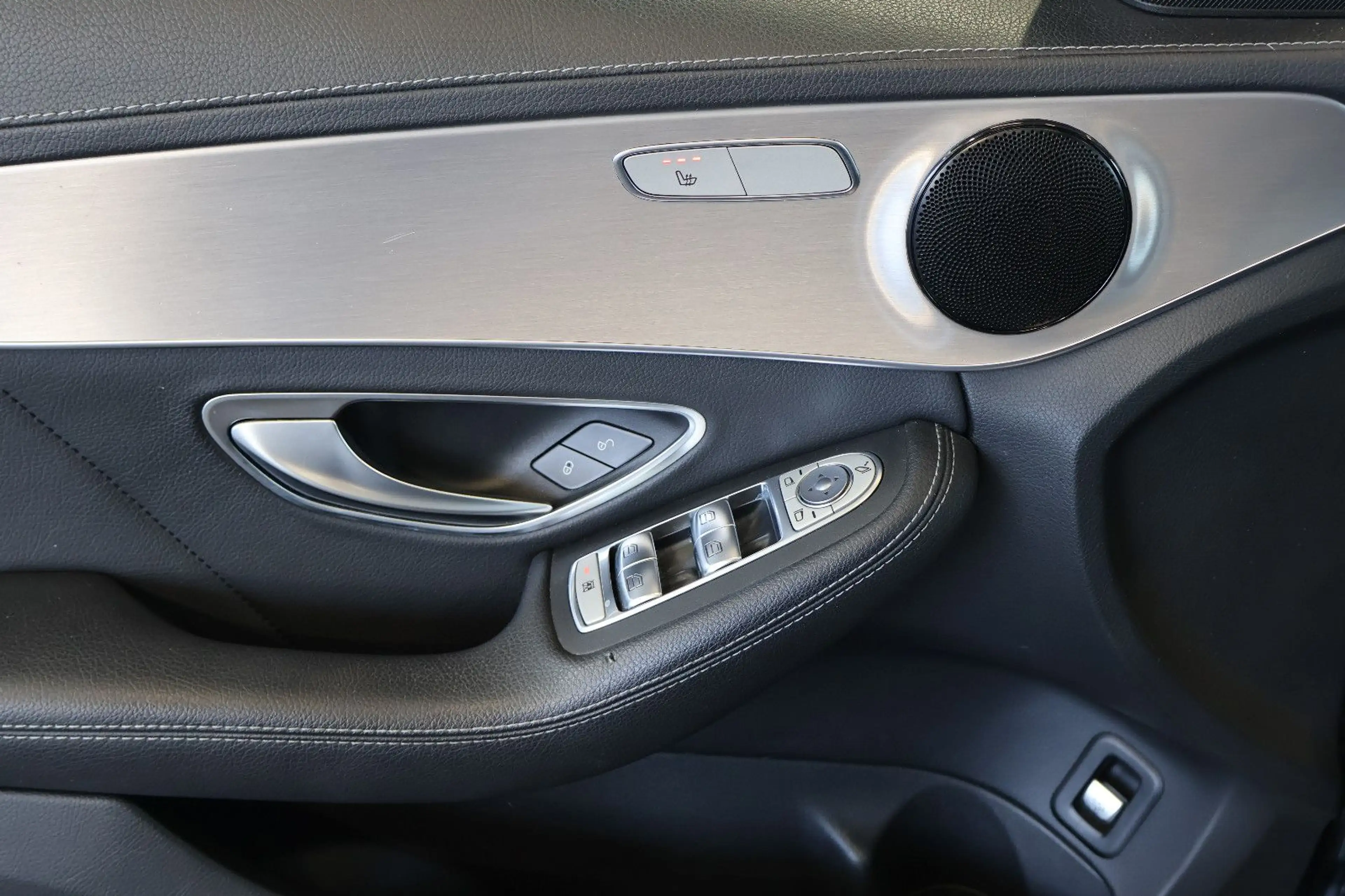 Mercedes-Benz C 220 T d AMG WIDE+HUD+DISTR.+KAM+LED+PANO+18" — photo 15