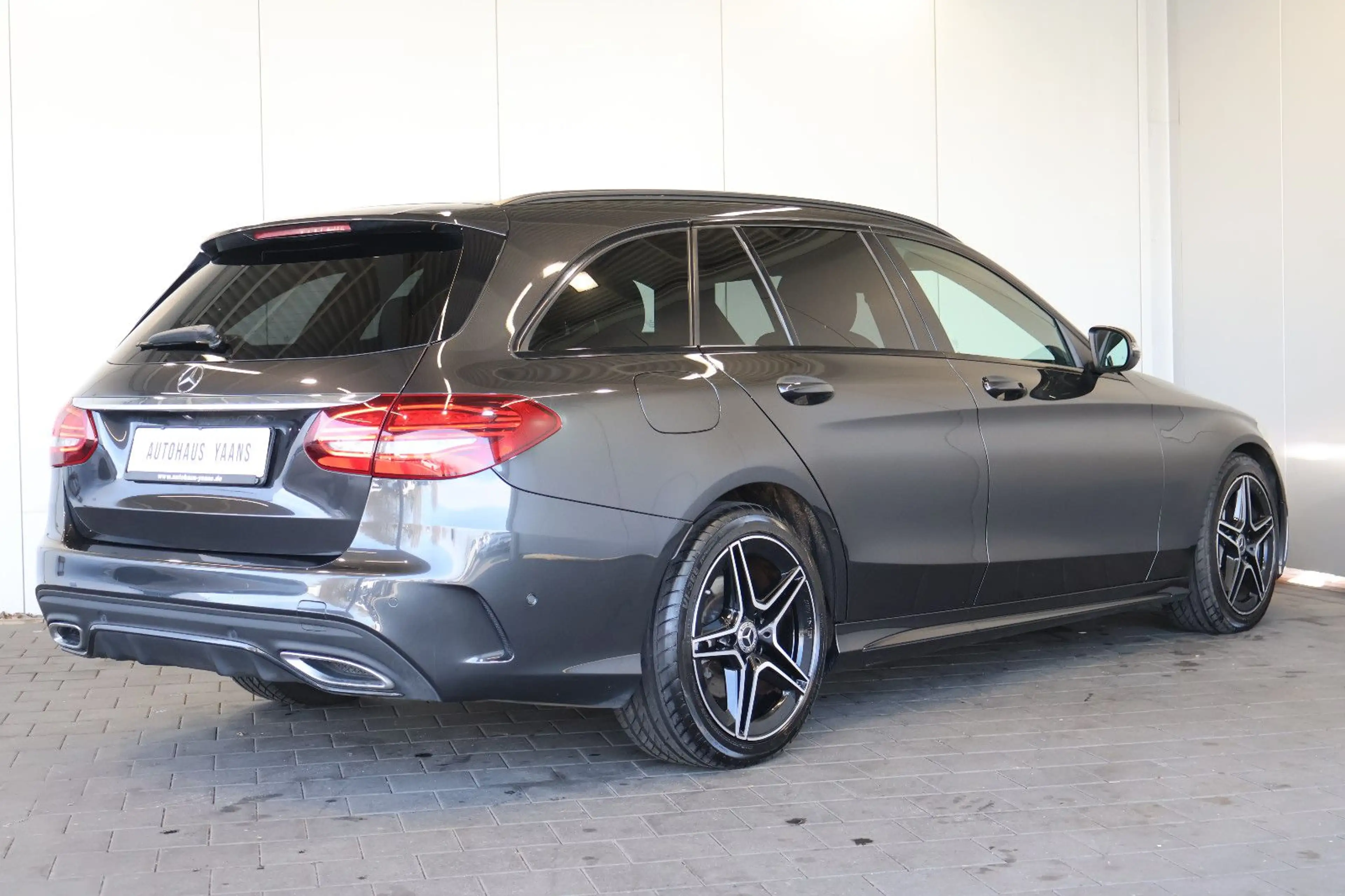 Mercedes-Benz C 220 T d AMG WIDE+HUD+DISTR.+KAM+LED+PANO+18" — photo 4