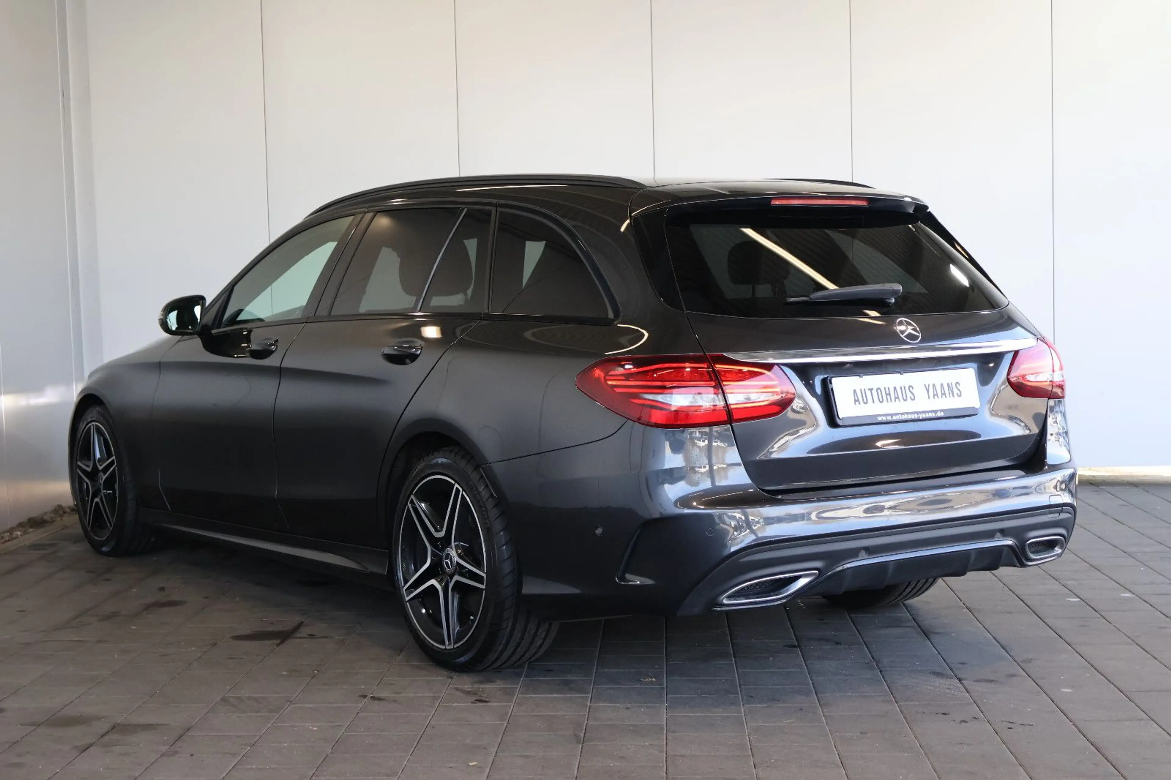 Mercedes-Benz C 220 T d AMG WIDE+HUD+DISTR.+KAM+LED+PANO+18" — photo 6