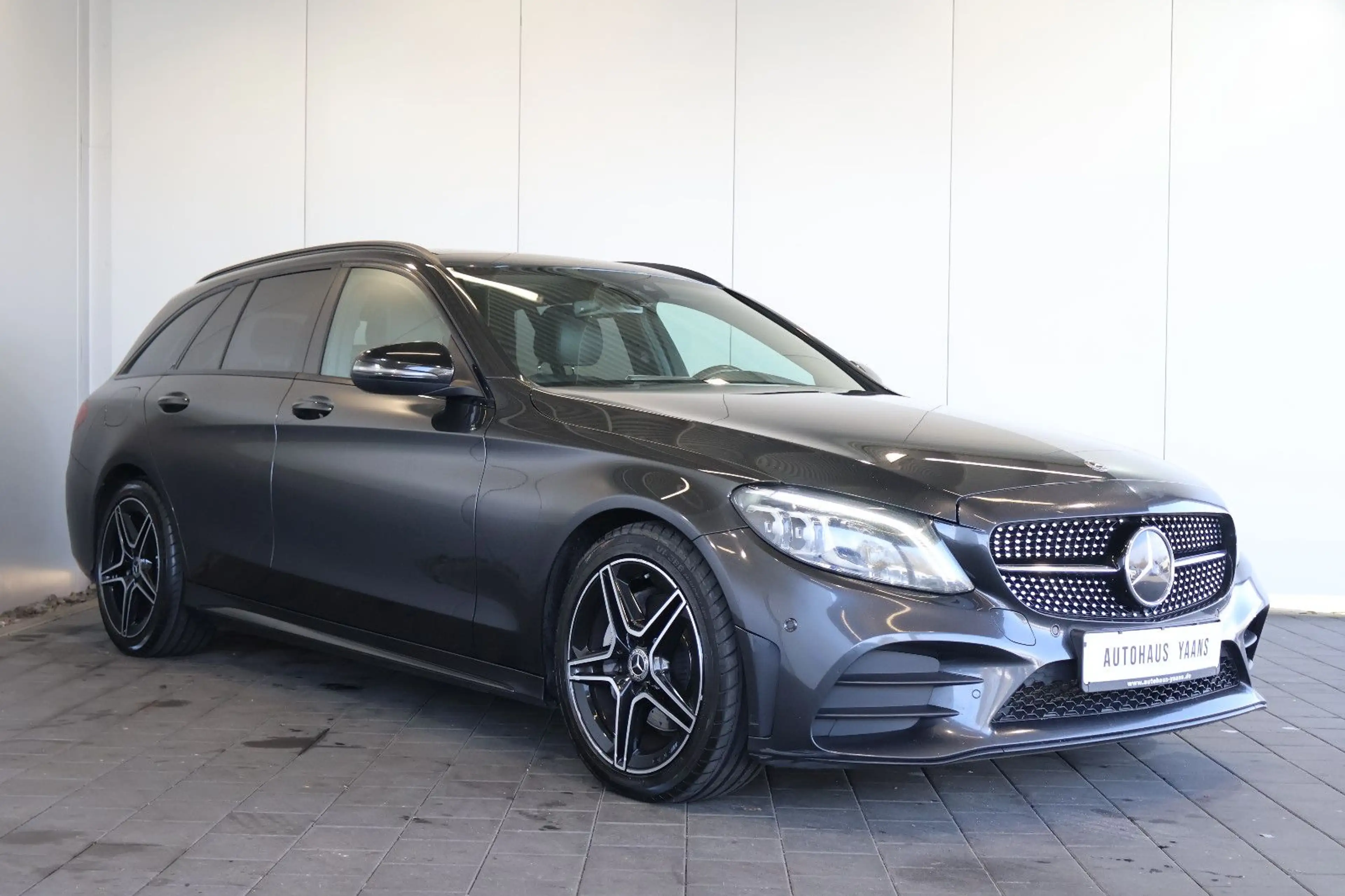 Mercedes-Benz C 220 T d AMG WIDE+HUD+DISTR.+KAM+LED+PANO+18" — photo 3