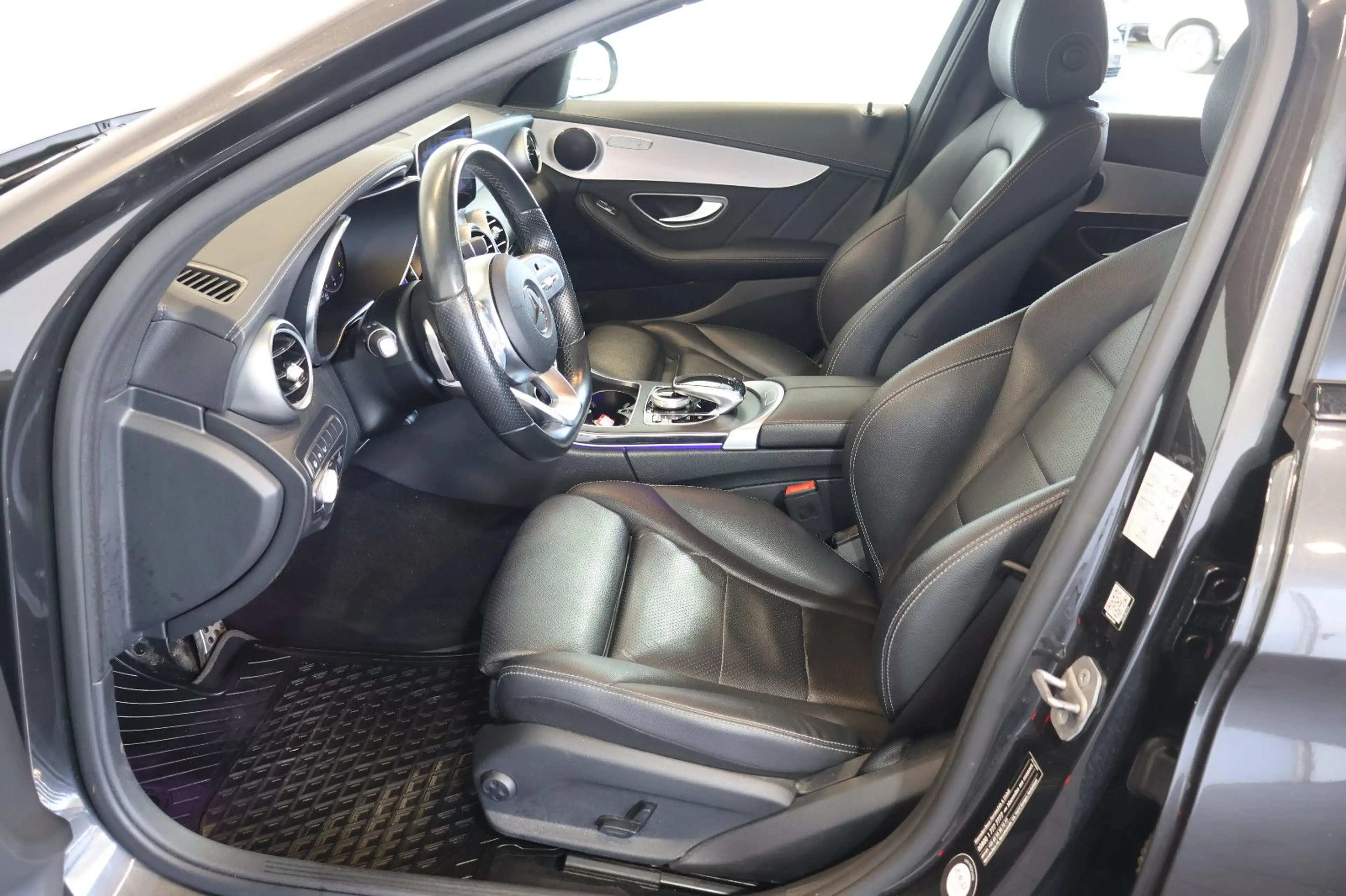 Mercedes-Benz C 220 T d AMG WIDE+HUD+DISTR.+KAM+LED+PANO+18" — photo 14