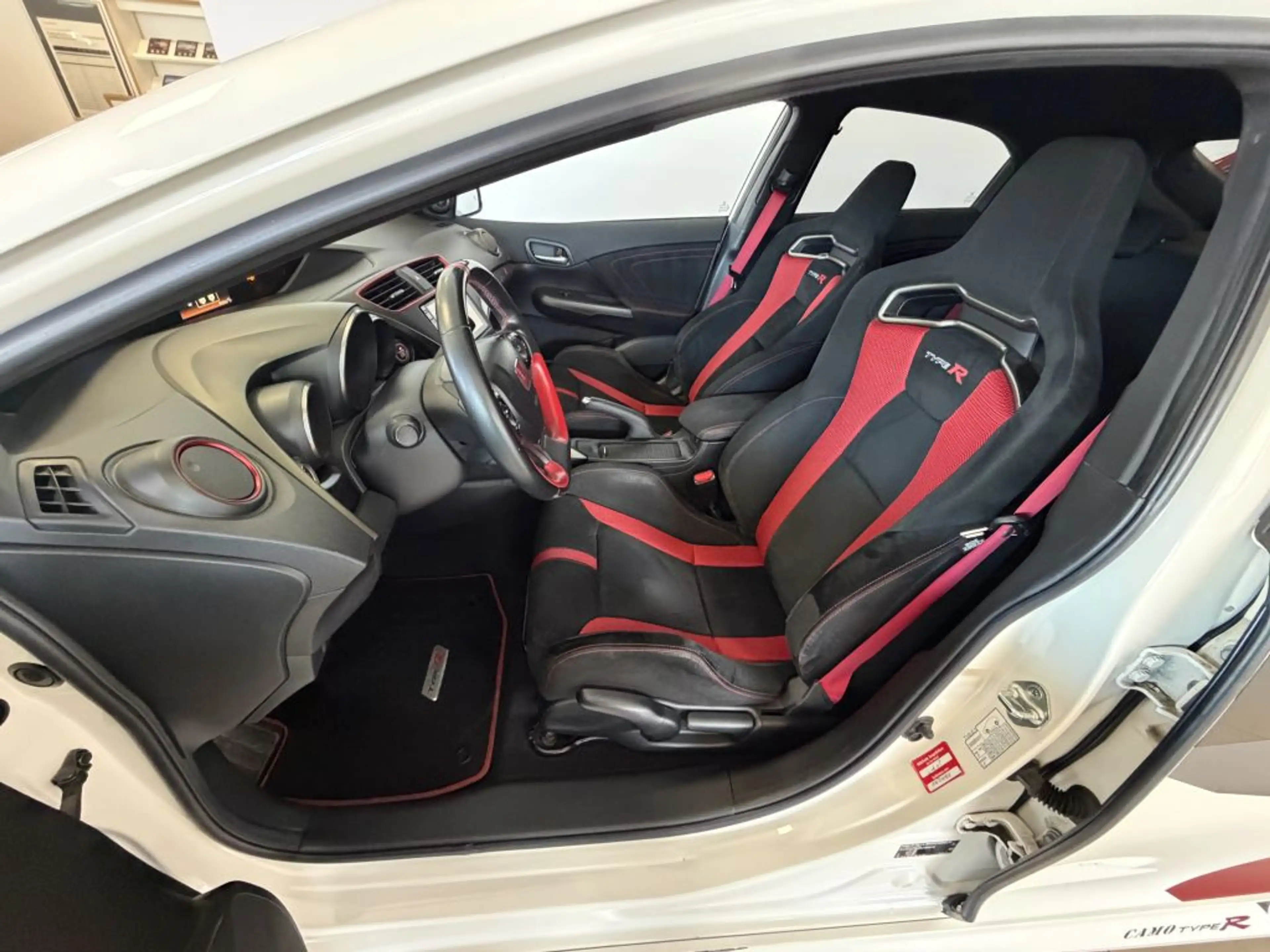 Honda Civic 2.0 VTEC Turbo Type R Final Edition — photo 6