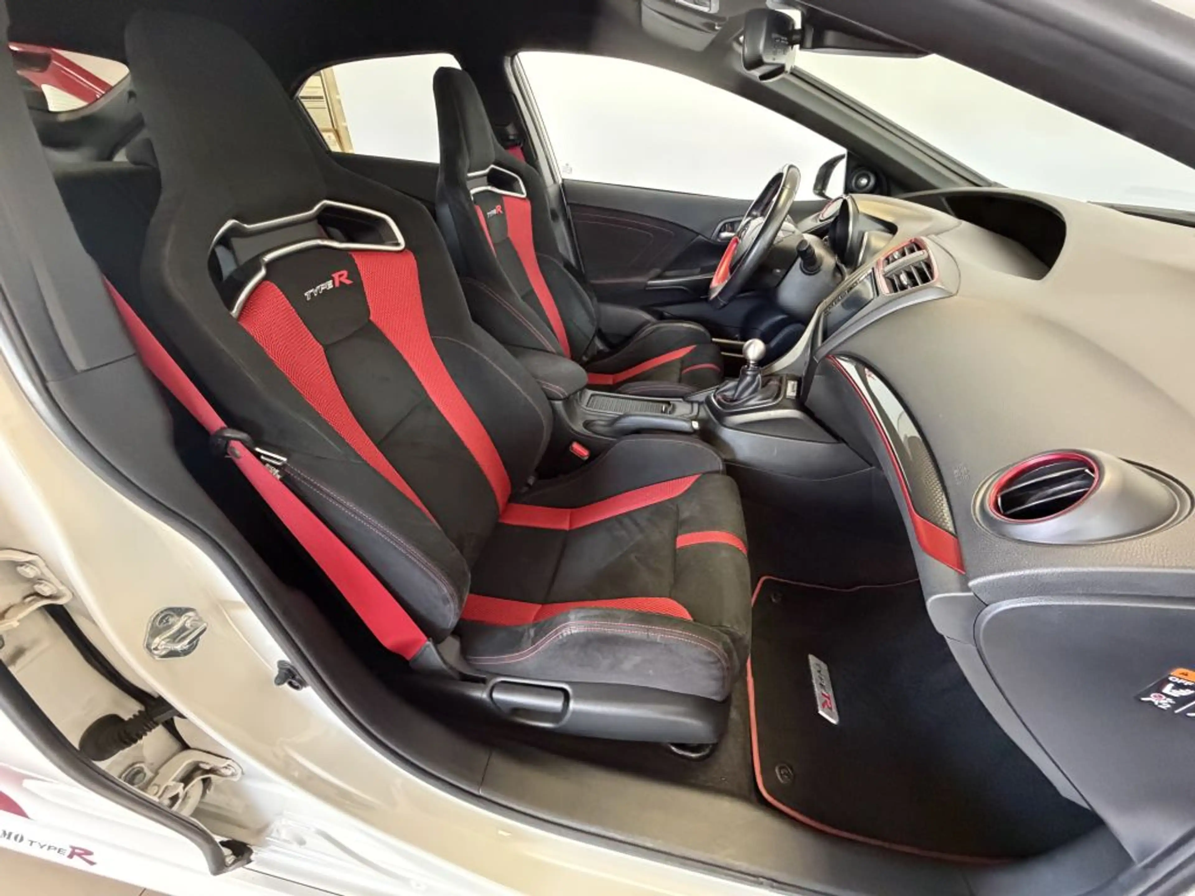 Honda Civic 2.0 VTEC Turbo Type R Final Edition — photo 13