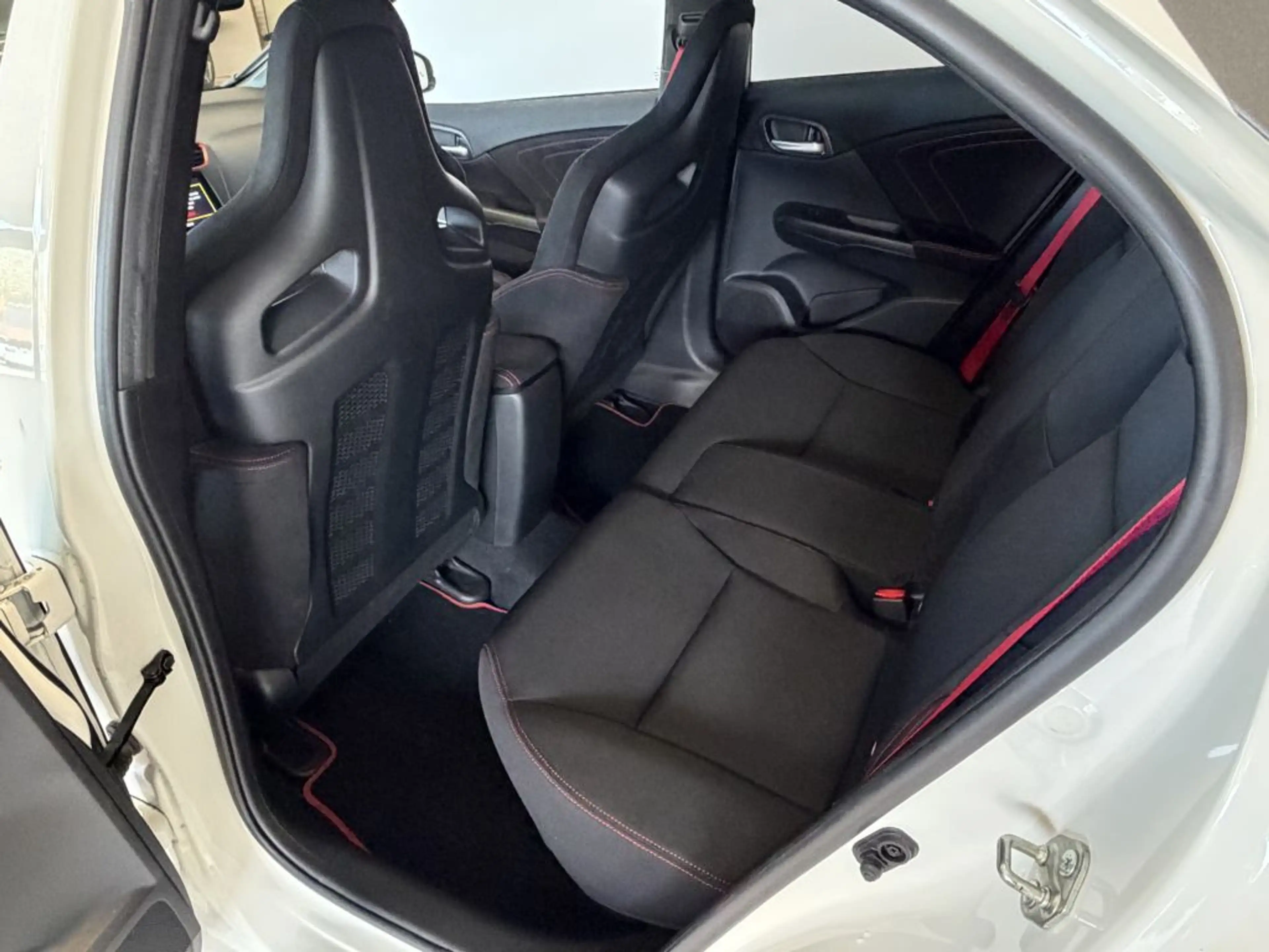 Honda Civic 2.0 VTEC Turbo Type R Final Edition — photo 7
