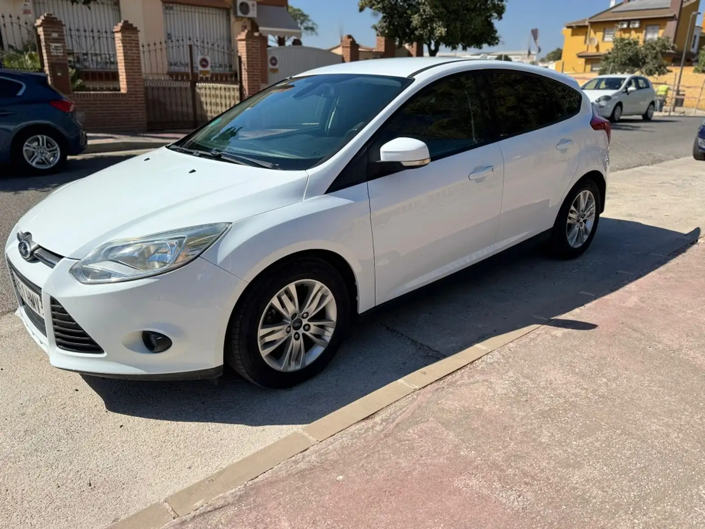 Ford Focus 1.0 Ecoboost Auto-S&S Trend Weiß - 1