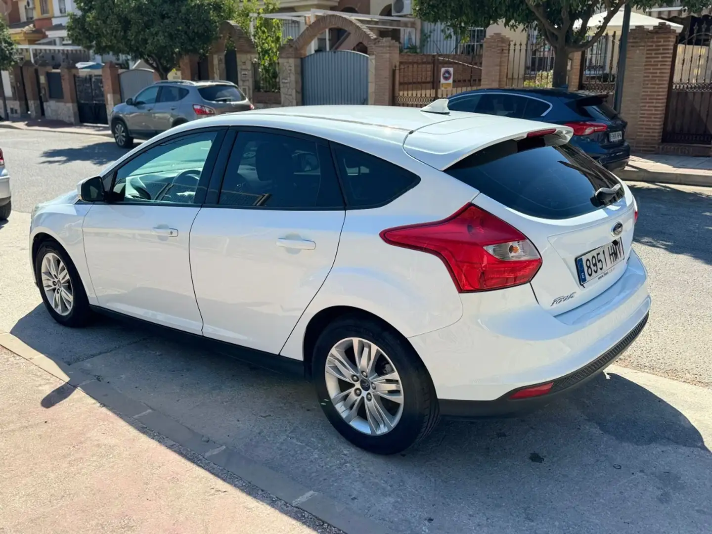 Ford Focus 1.0 Ecoboost Auto-S&S Trend Weiß - 2