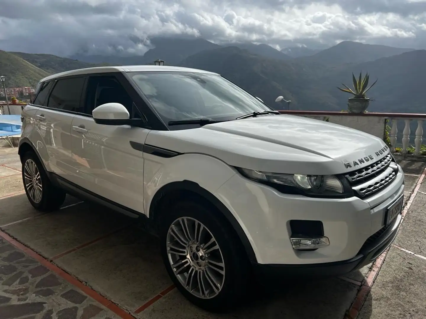 Land Rover Range Rover Evoque 5p 2.2 td4 Pure 150cv - 2