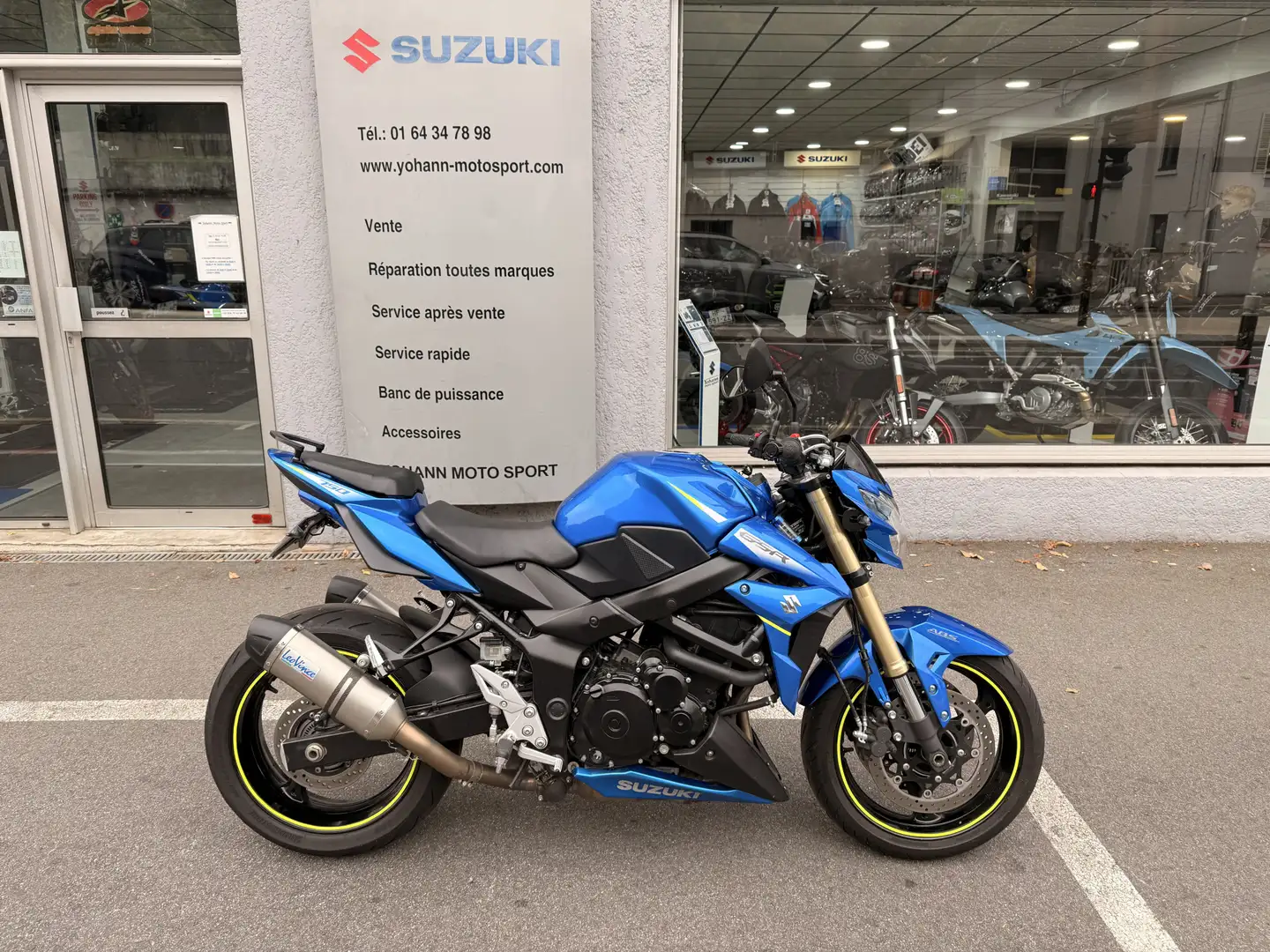 Suzuki GSR 750 Bleu - 1