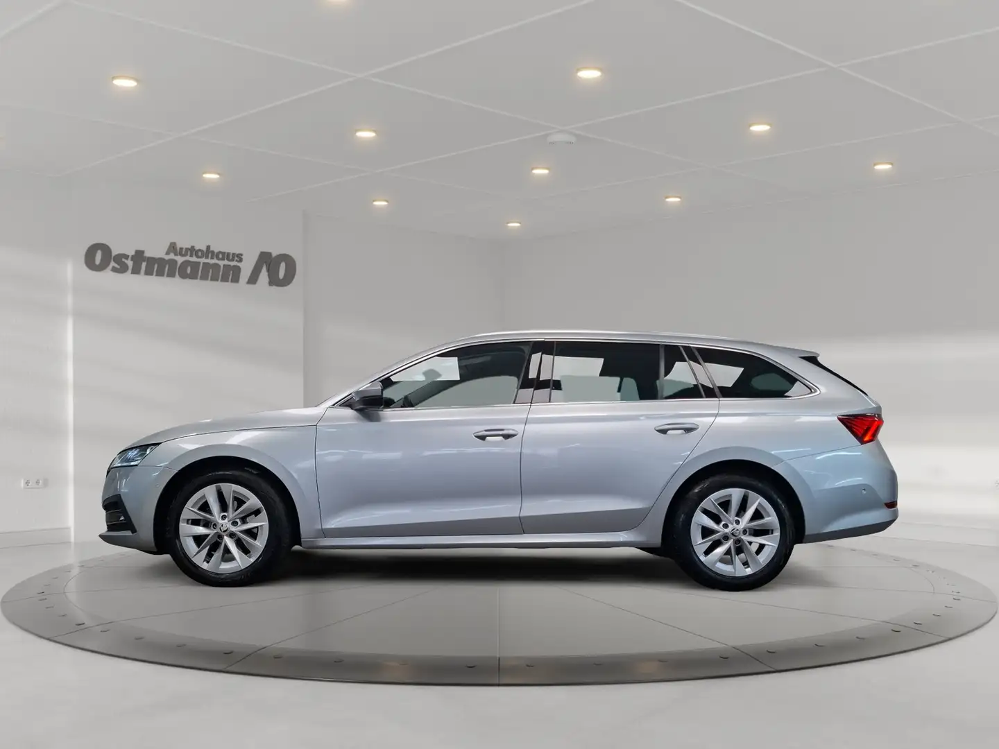 Skoda Octavia Combi 2.0 TDI First Edition 4xSHZ RFK Zilver - 2