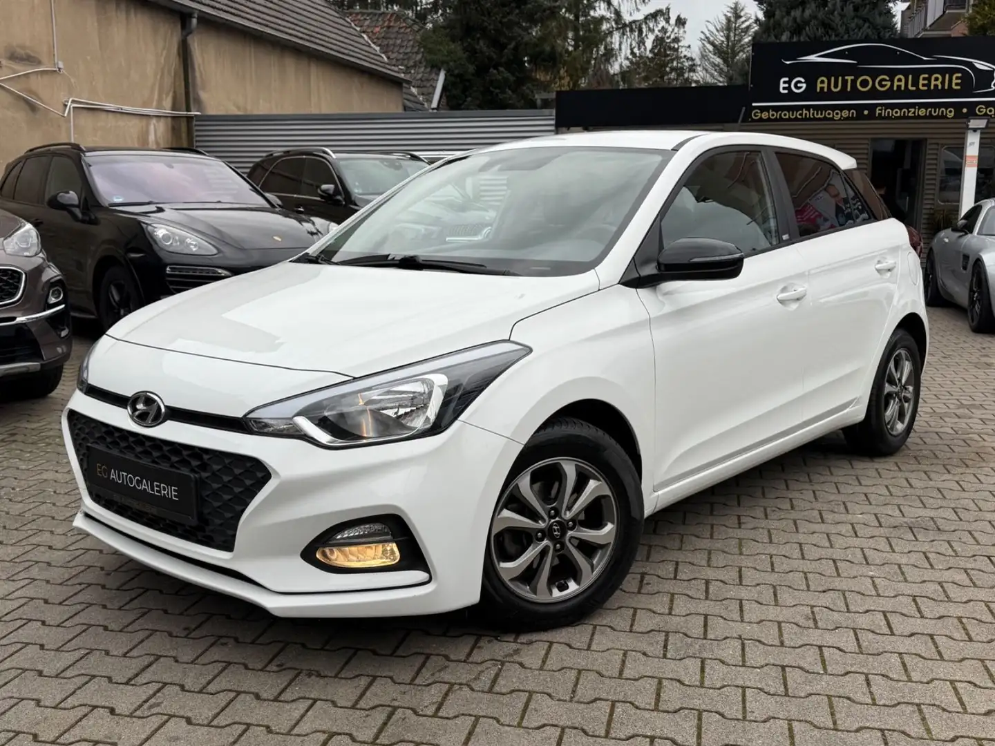 Hyundai i20 YES!*KAMERA*SHZ*TÜV-2027 Weiß - 1