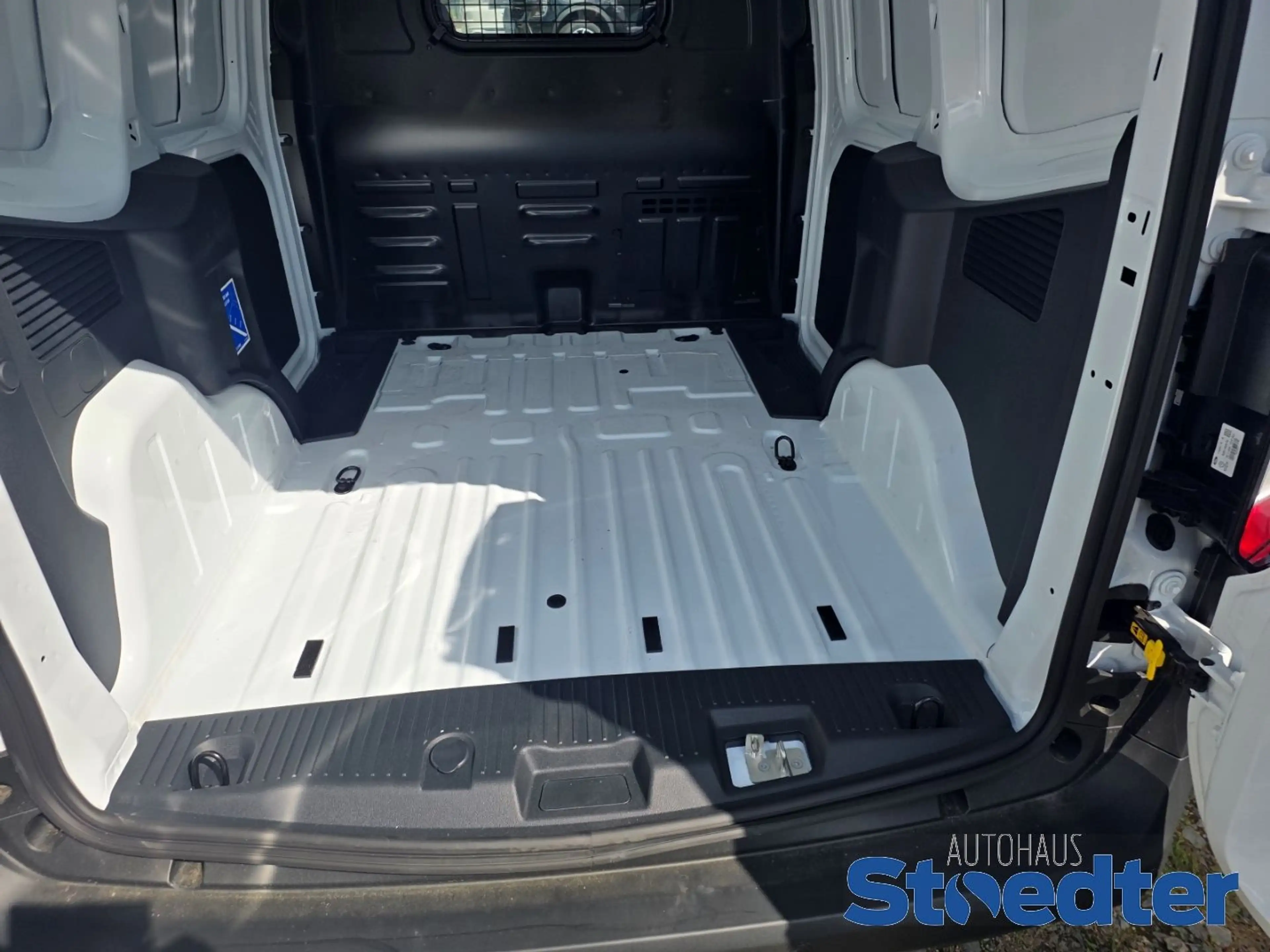 Ford Transit Courier Basis 1.0 EcoBoost Apple CarPlay — photo 9