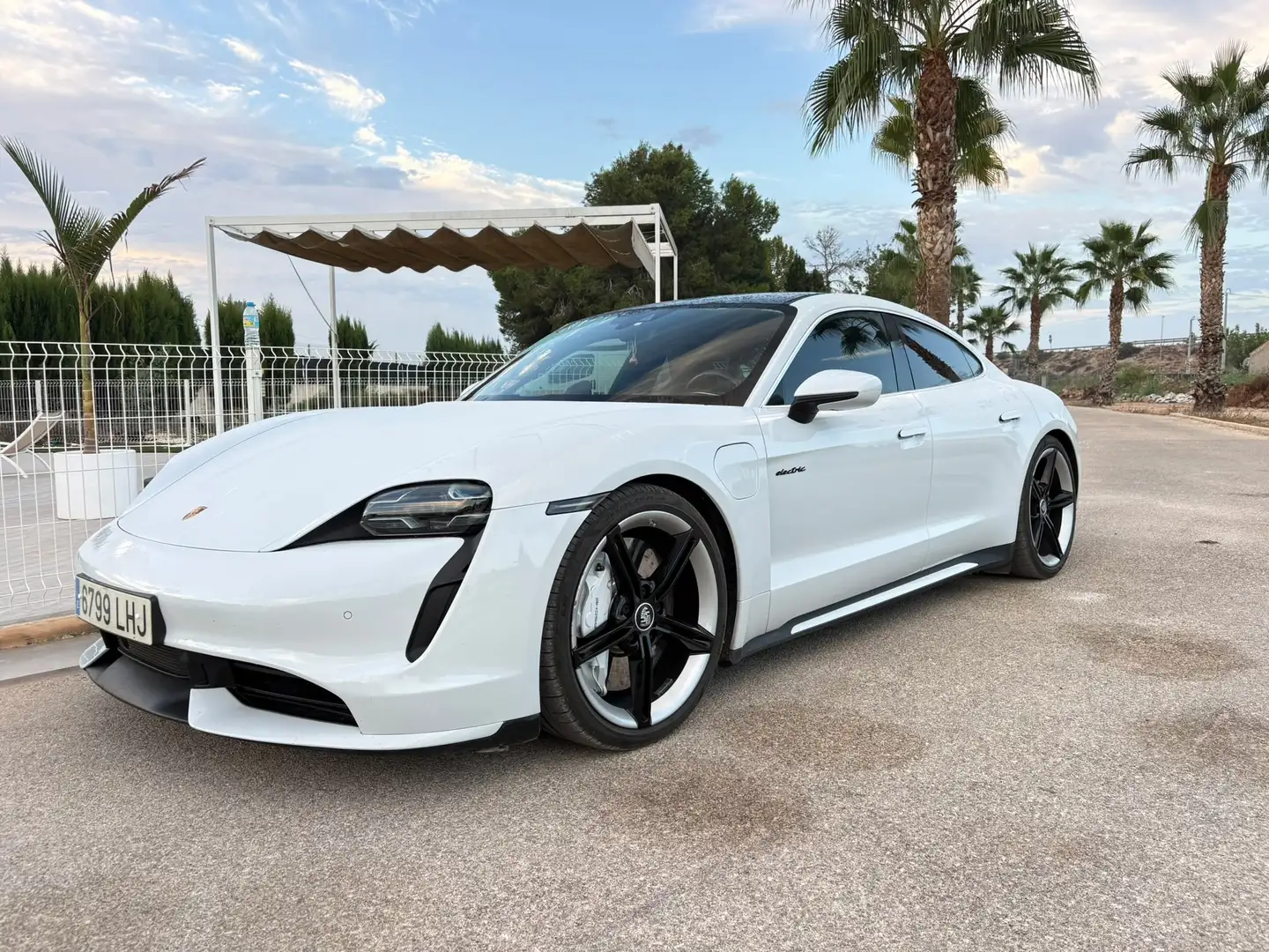 Porsche Taycan Turbo - 1