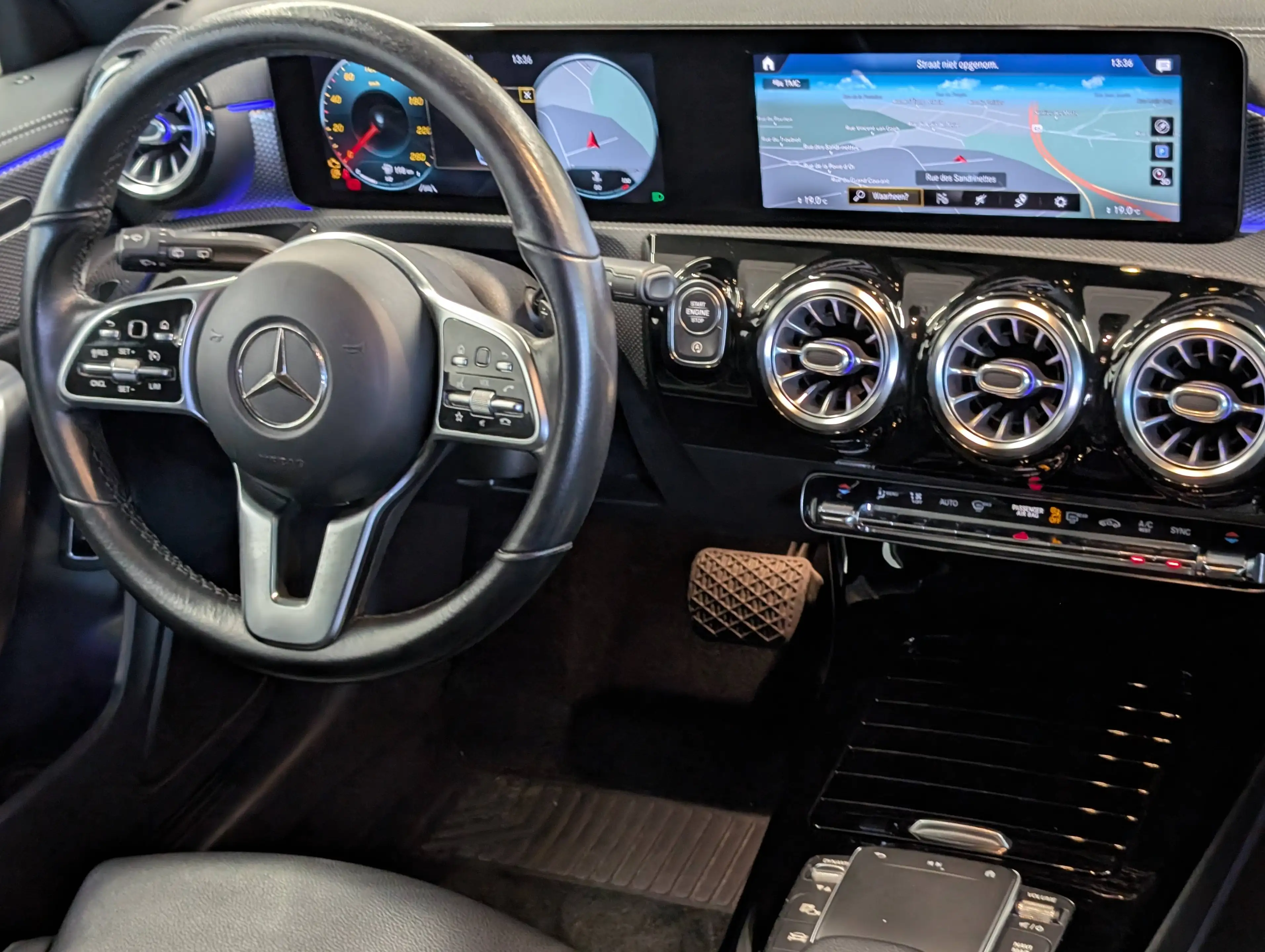 Mercedes-Benz CLA 180 d ShootingBrake 7GTRONIC **FULL LED-CRUISE-NAVI CUIR SPORT** — photo 6