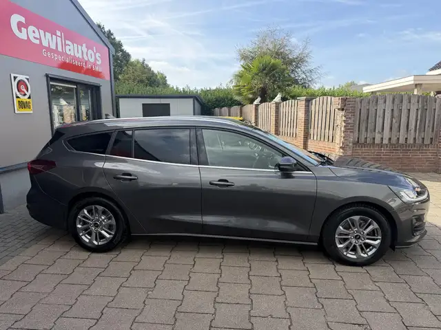 Ford Focus view 13