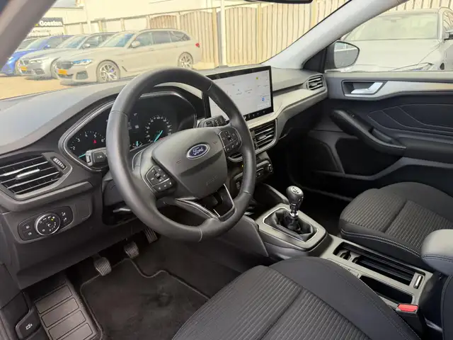 Ford Focus view 14