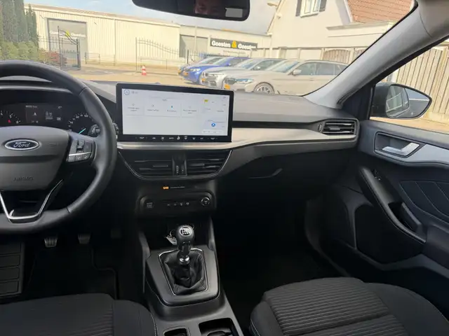 Ford Focus view 15
