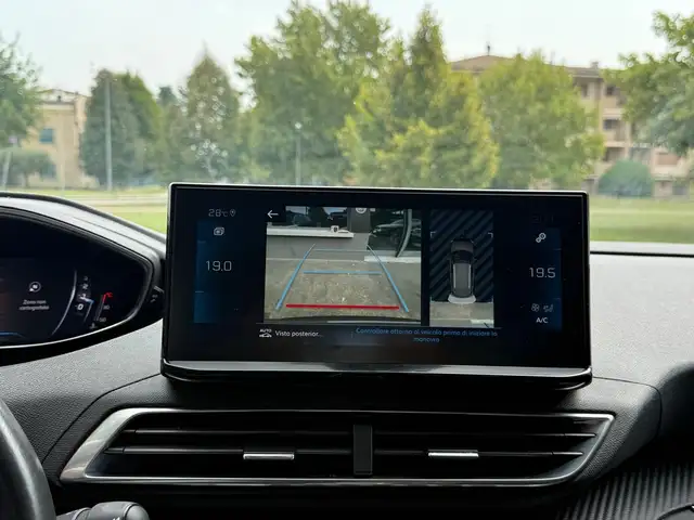 Peugeot 3008 view 11