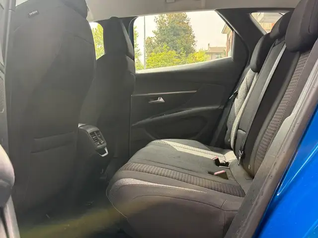 Peugeot 3008 view 9