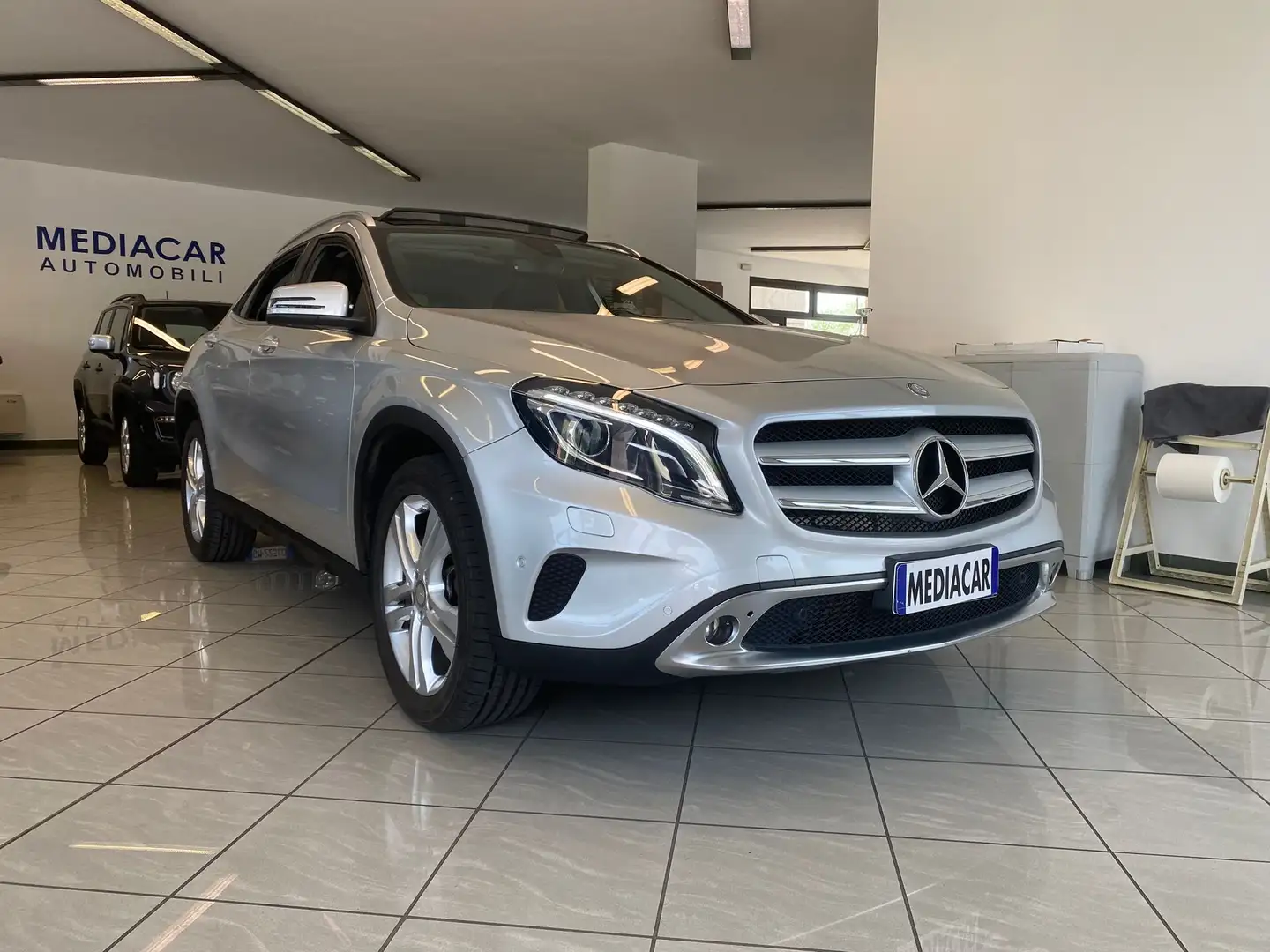 Mercedes-Benz GLA 200 d (cdi) Sport 4matic auto Argento - 1
