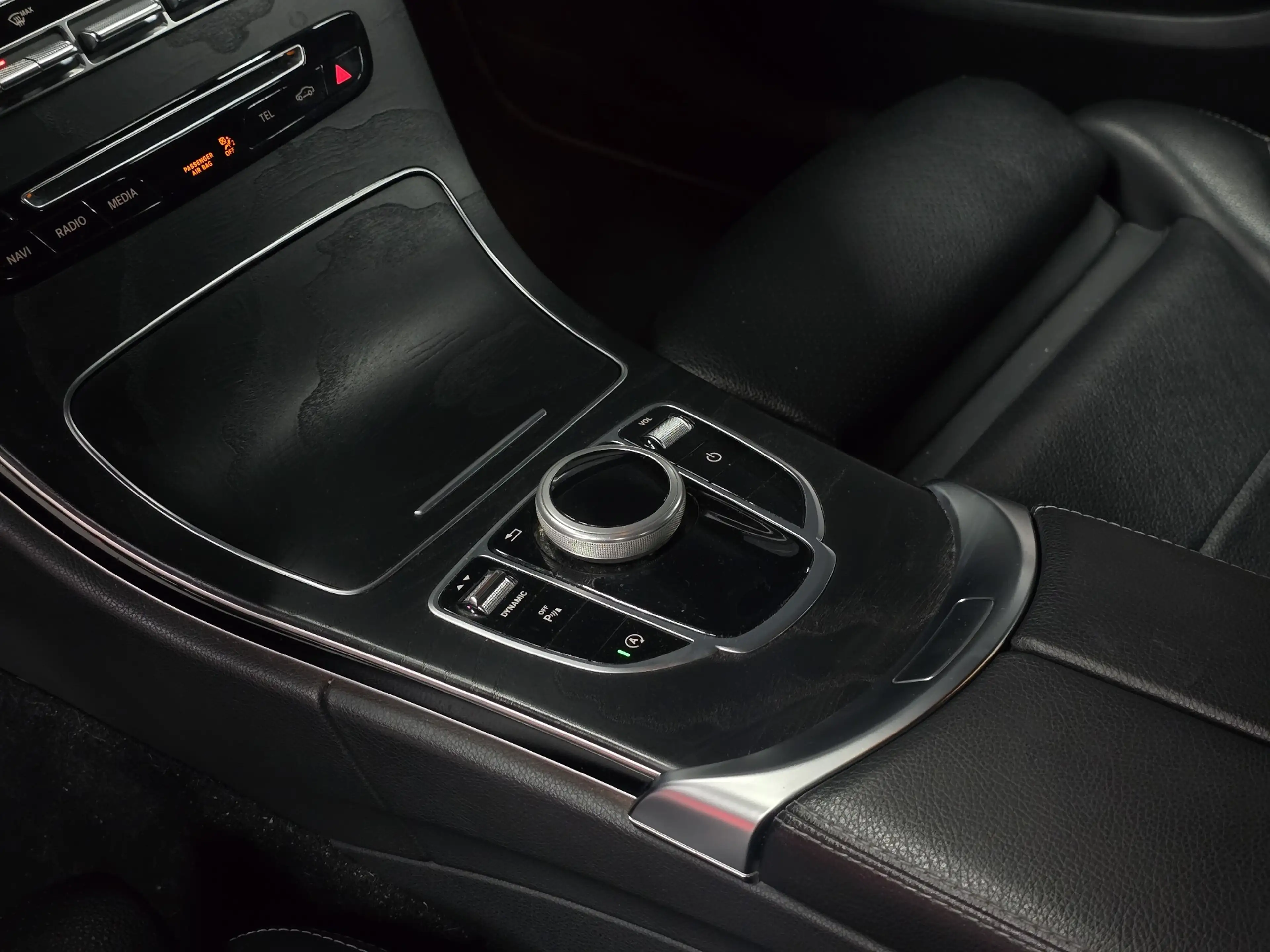 Mercedes-Benz C 180 d PACK AMG * 1er prop * Garantie * — photo 13