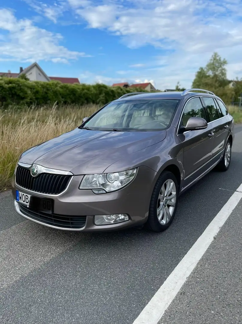Skoda Superb Combi 2.0 TDI DSG Elegance ljubičasta - 1