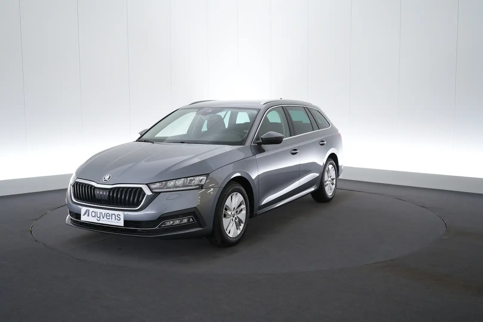 Skoda Octavia Combi 1.0 TSI Clever LED GPS PDC CAM Keyless Carpl Grijs - 1