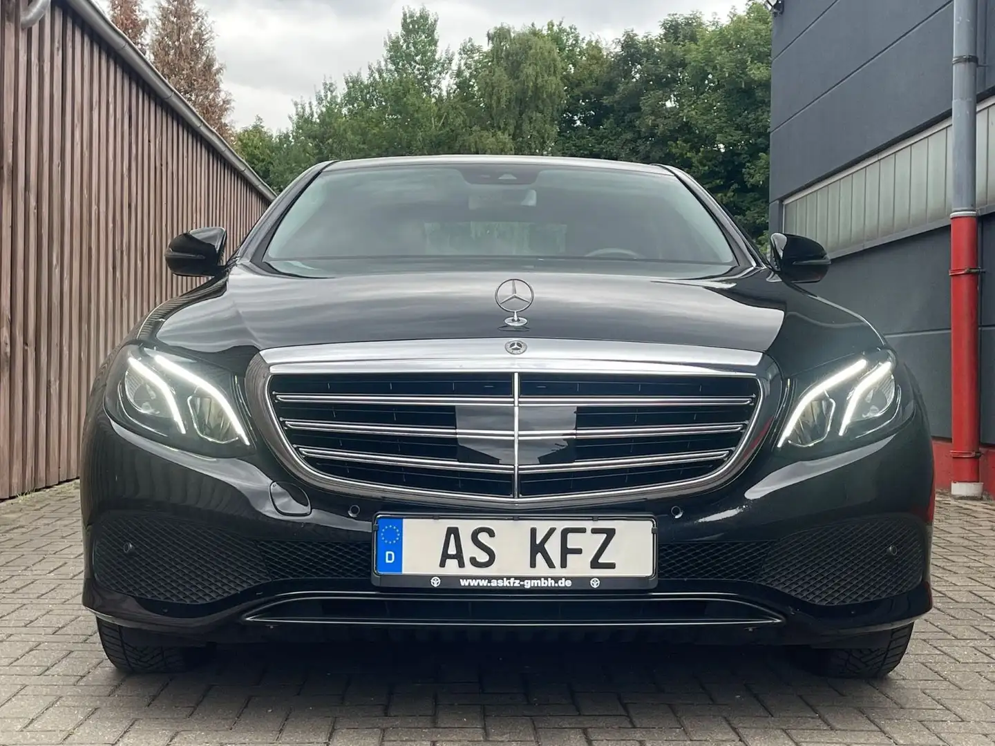 Mercedes-Benz E 220 E -Klasse Lim. E 220 d KLIMA SHZ LED MFL NAVI Nero - 2