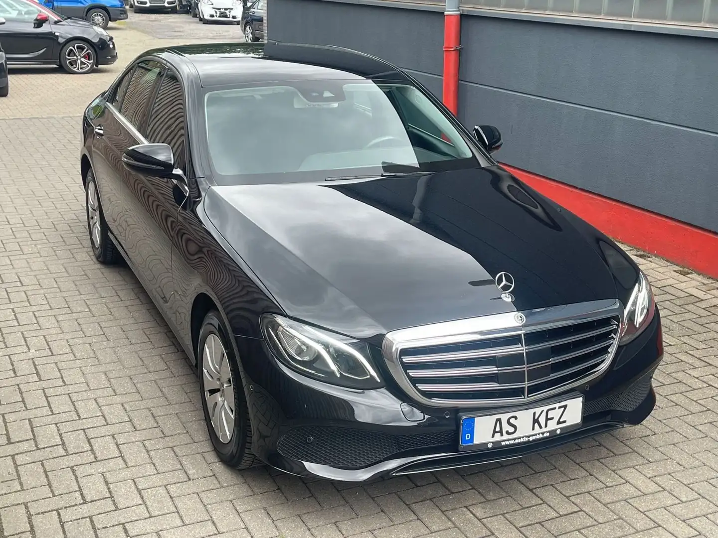 Mercedes-Benz E 220 E -Klasse Lim. E 220 d KLIMA SHZ LED MFL NAVI Nero - 1
