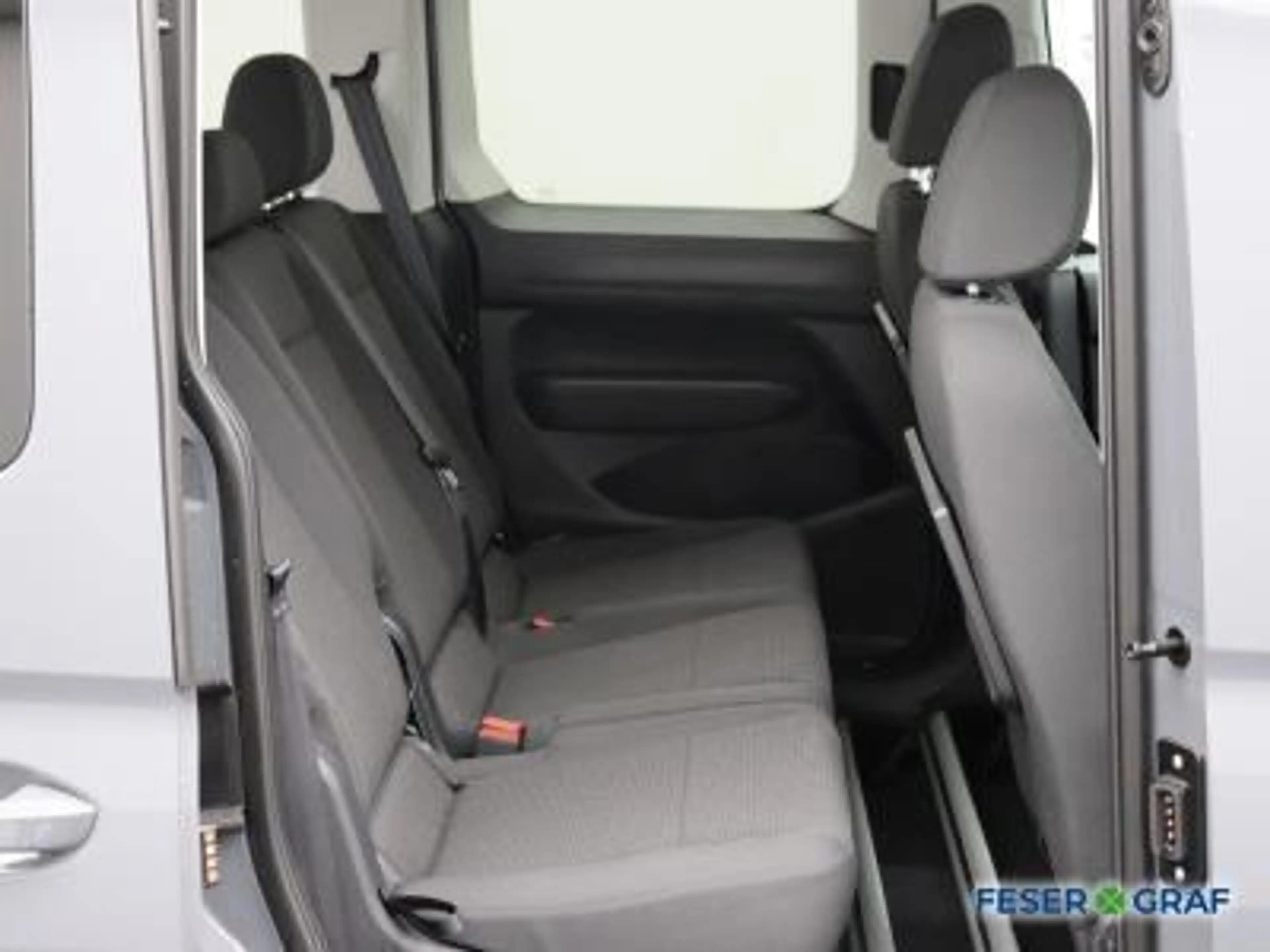 Volkswagen Caddy 1.5TSI e-Hybrid 5Sitze AHK PDC Sitzheizung — photo 6