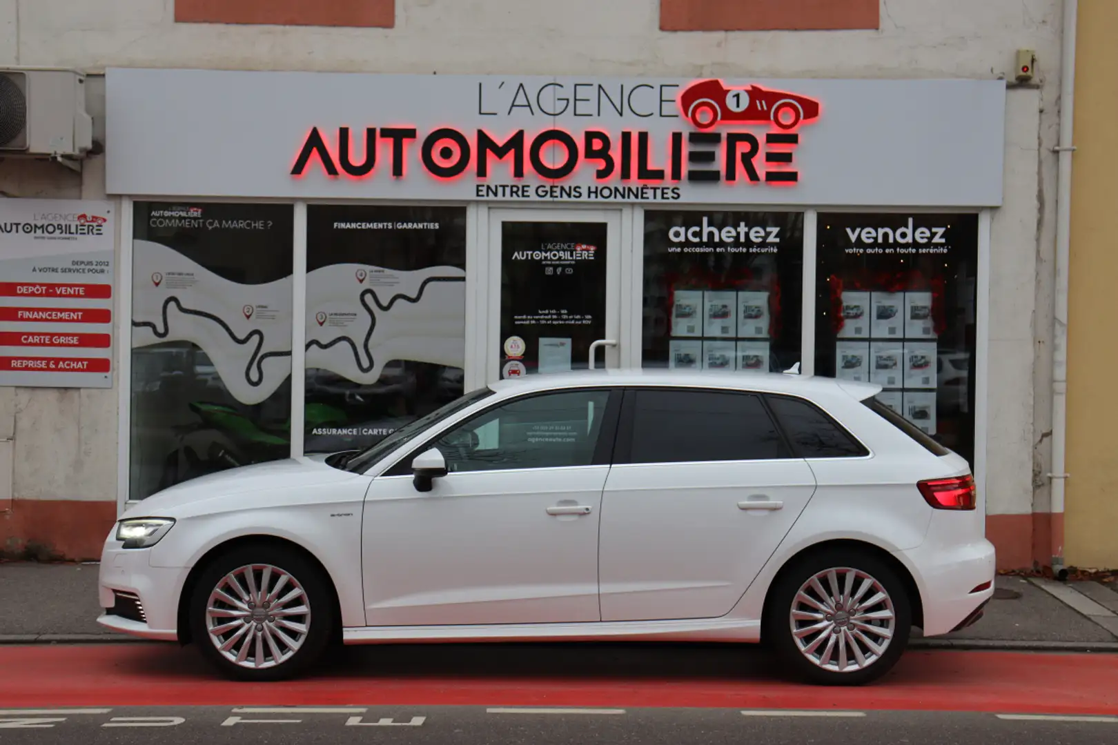 Audi A3 Sportback E-TRON Facelift 204 Design S-Tronic6 (Vi Weiß - 2