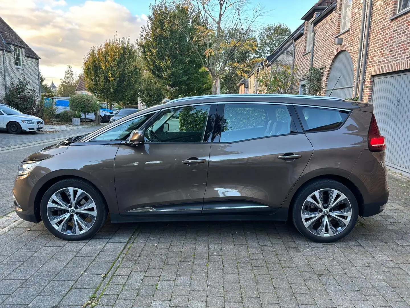 Renault Grand Scenic Grand Scenic ENERGY TCe 130 INTENS Brun - 2