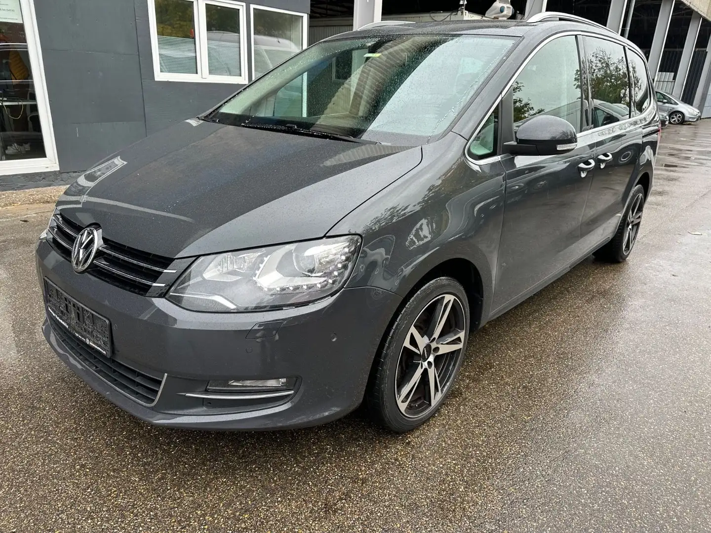 Volkswagen Sharan Highline BMT*AHK*Pano*LED*R.Kam*7-Sitz.* Gris - 1