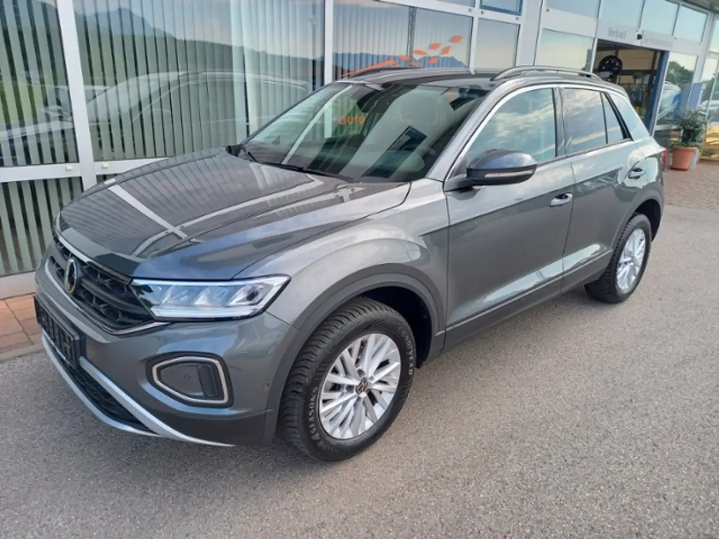 Volkswagen T-Roc Life NAVI SHZ PDC CLIMATRONIC Grijs - 2