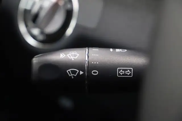 Mercedes-Benz E-Class view 22